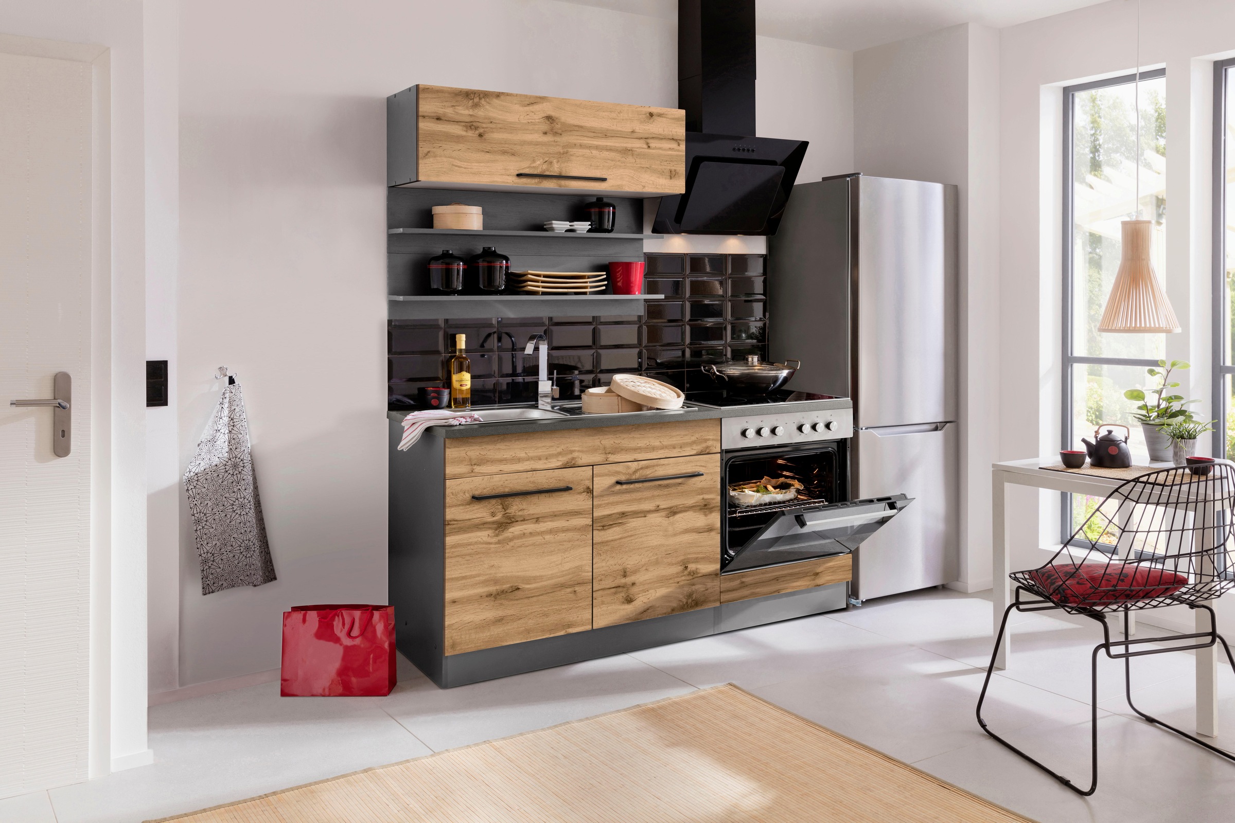 KOCHSTATION Küchenzeile »KS-Tulsa«, mit E-Geräten, Breite 160 cm, schwarze Metallgriffe