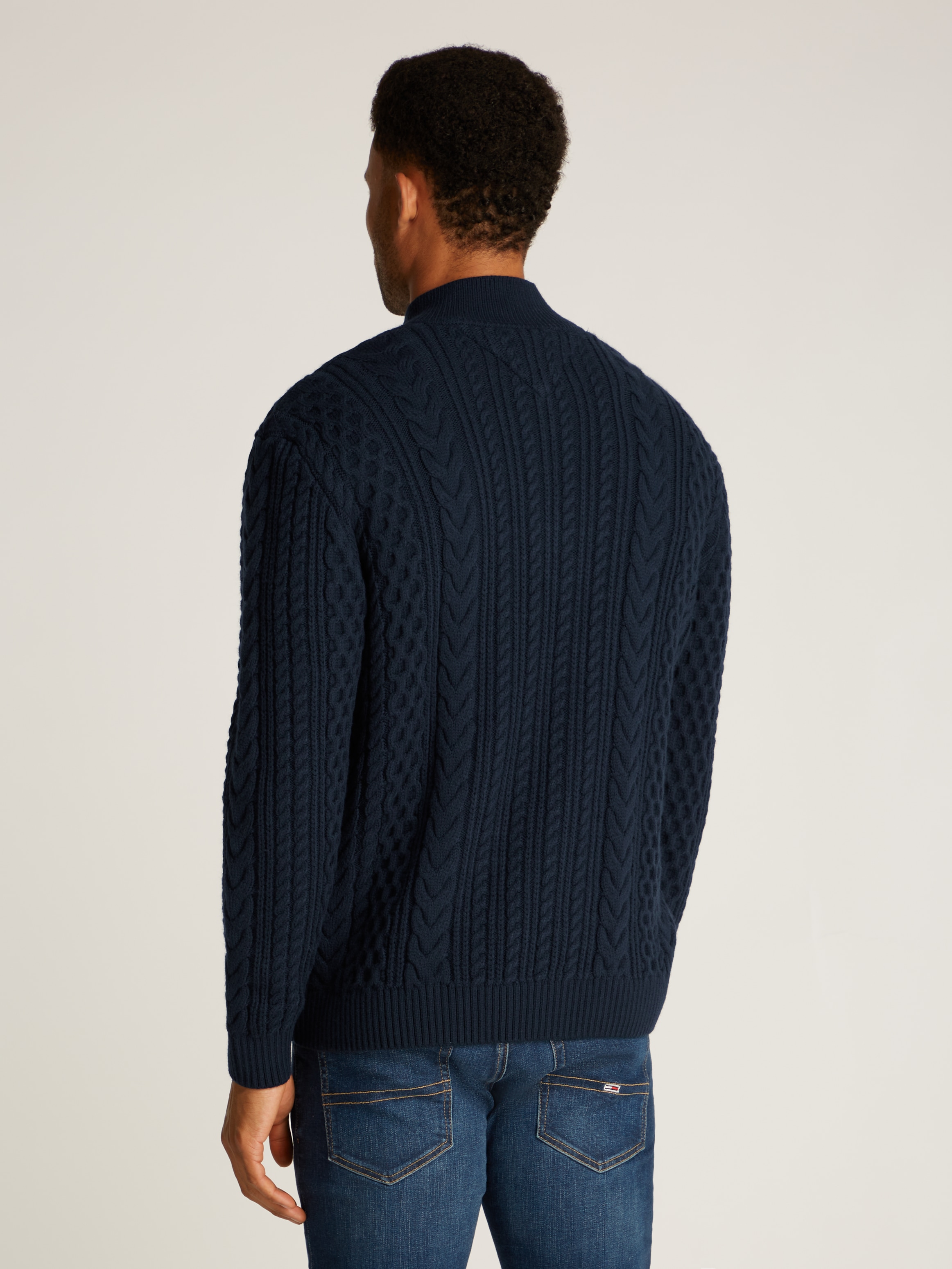 Tommy Jeans Stehkragenpullover »TJM REG CABLE S FLAG 1/4 ZIP«, mit Zopfmuster