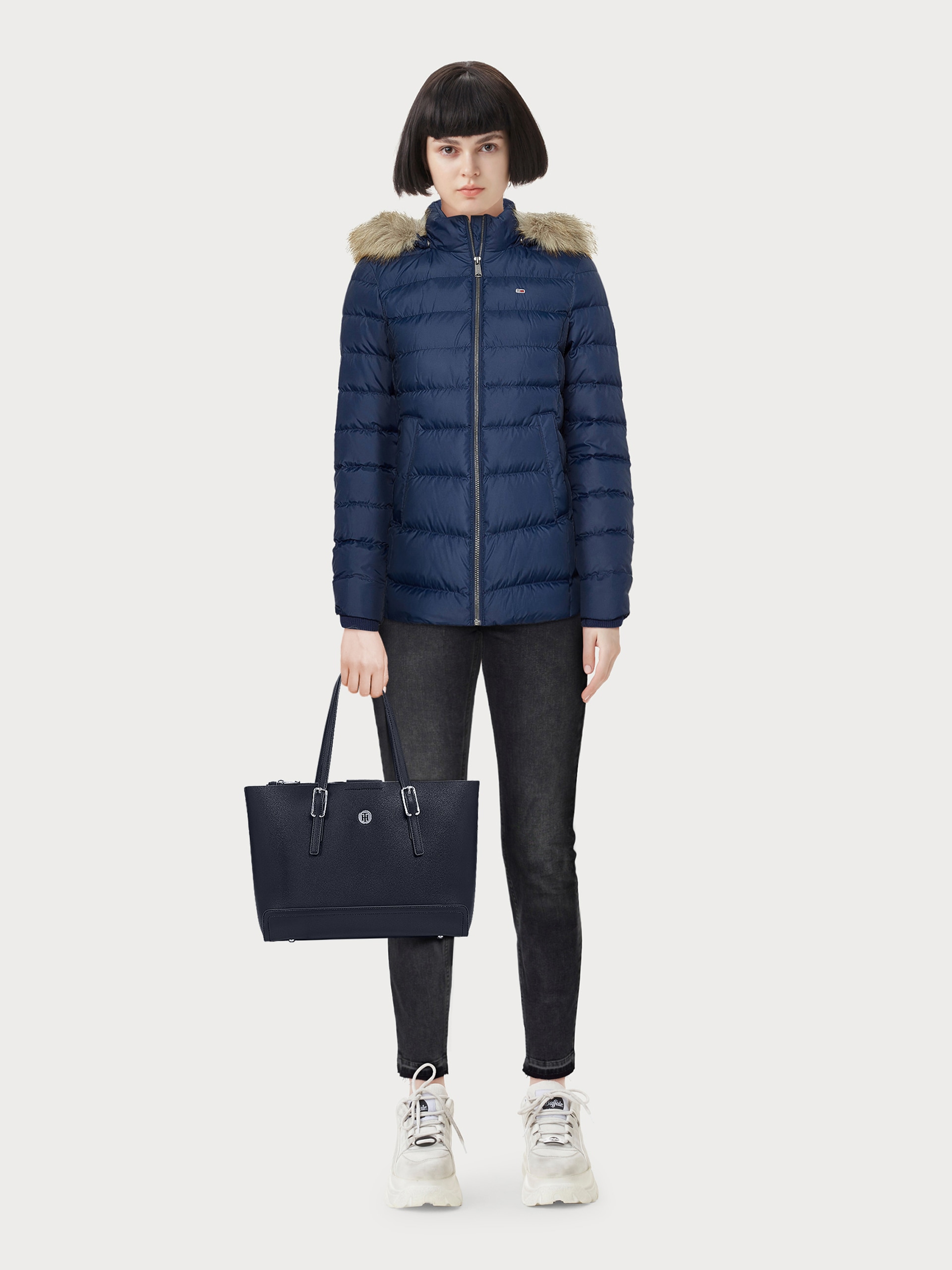 Tommy Jeans Daunenjacke »BASIC HOODED DOWN JACKET«, mit Kapuze, mit Fellimitat an der Kapuze & Tommy Jeans Logo-Flag