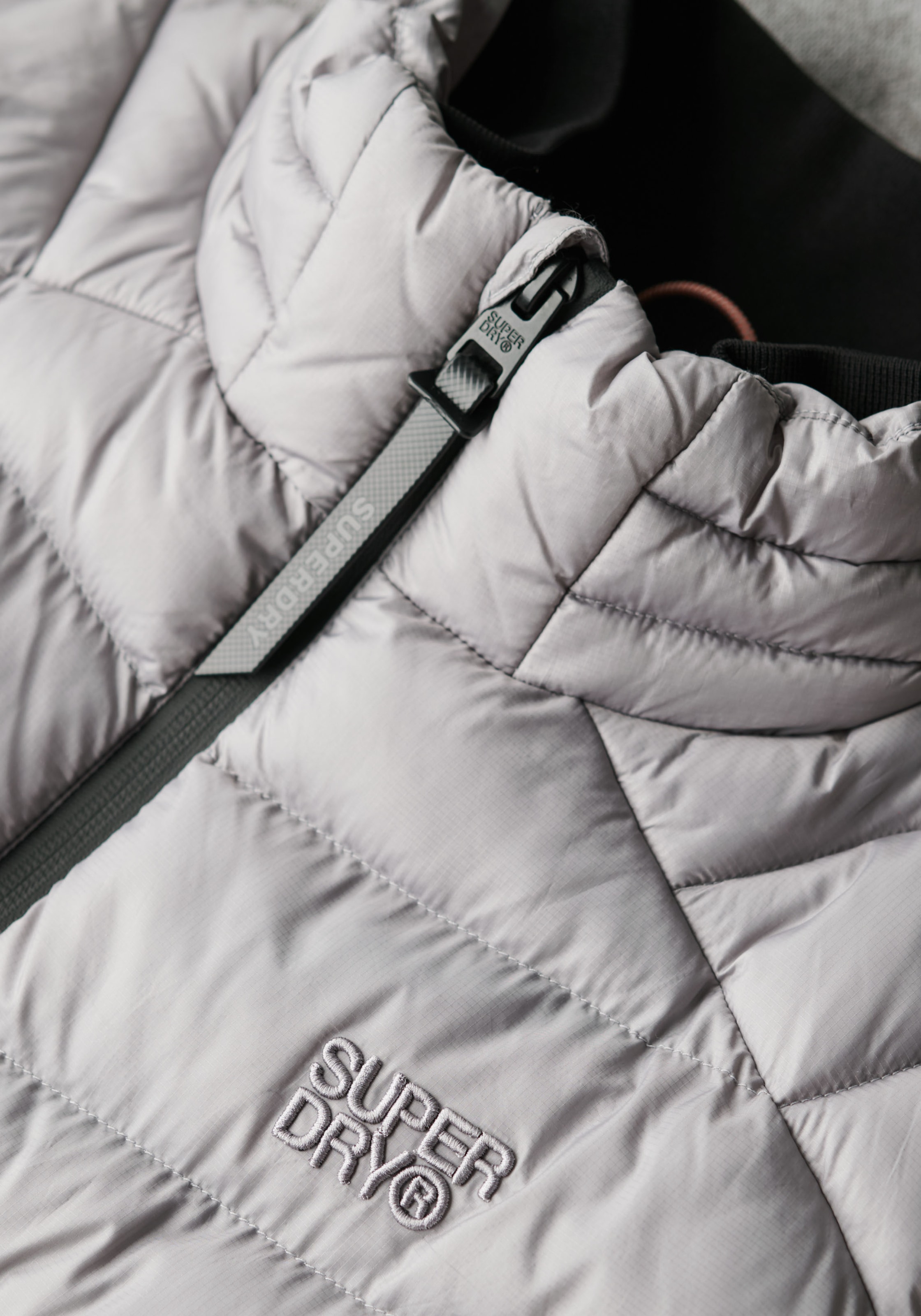 Superdry Steppjacke »STORM KNIT HYBRID PADDED JKT«, mit Kapuze