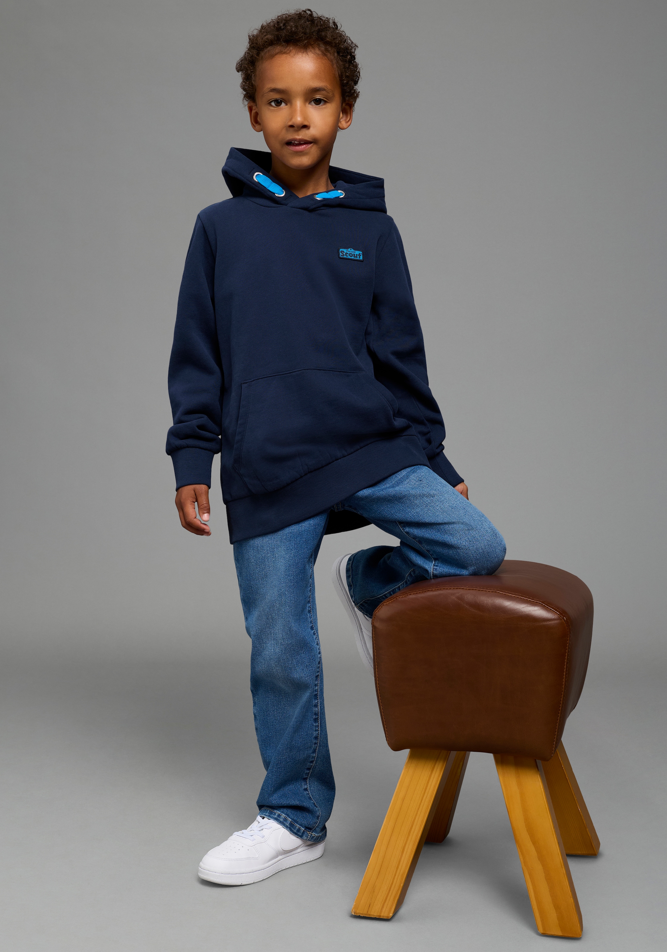 Scout Kapuzensweatshirt »Hoodie mit großem Frontdruck - NEU von SCOUT«, mit Kapuze, mit Kängurutasche, für Jungen
