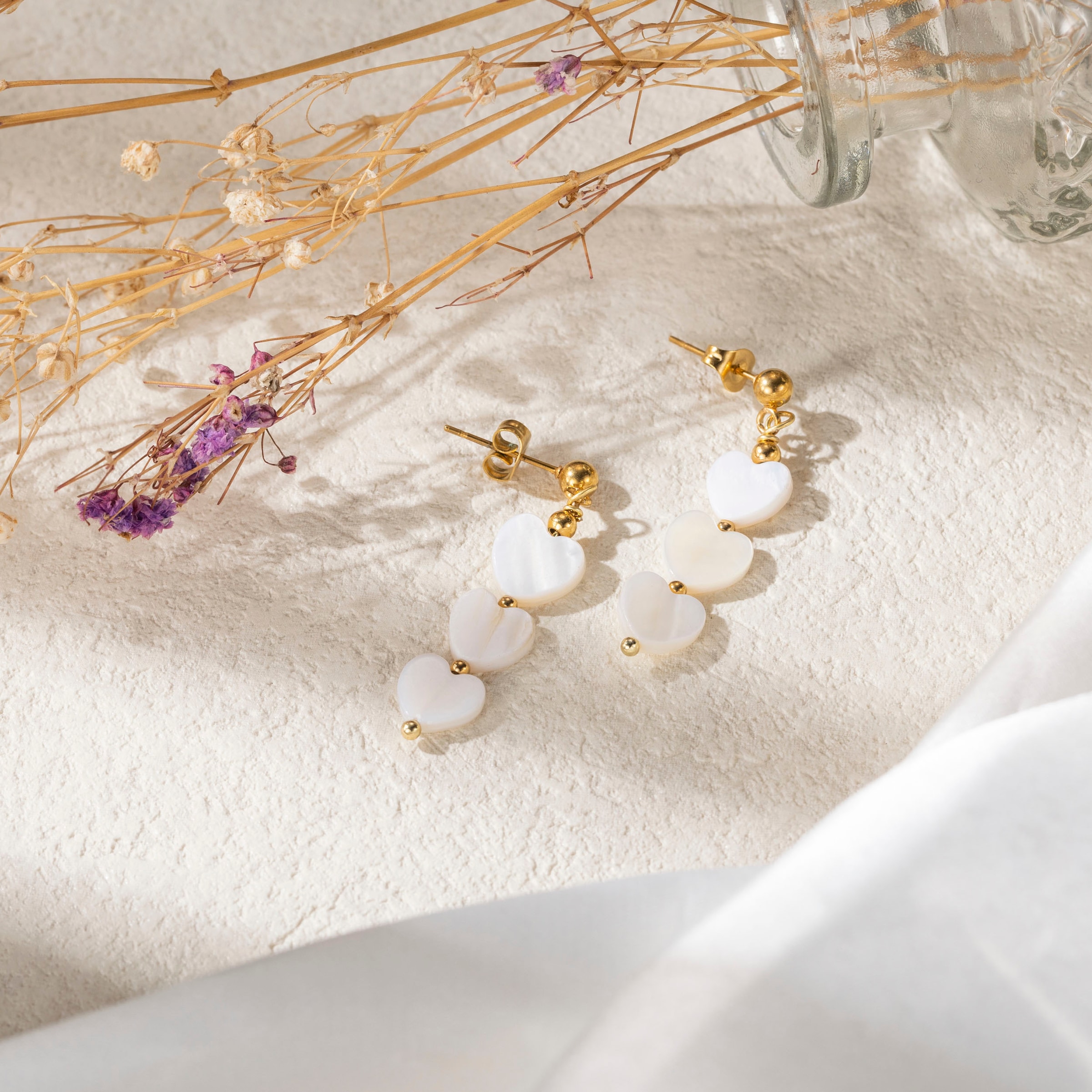 Firetti Paar Ohrhänger »Schmuck Geschenk Edelstahl Ohrschmuck Ohrringe  Herz« mit Perlmutt