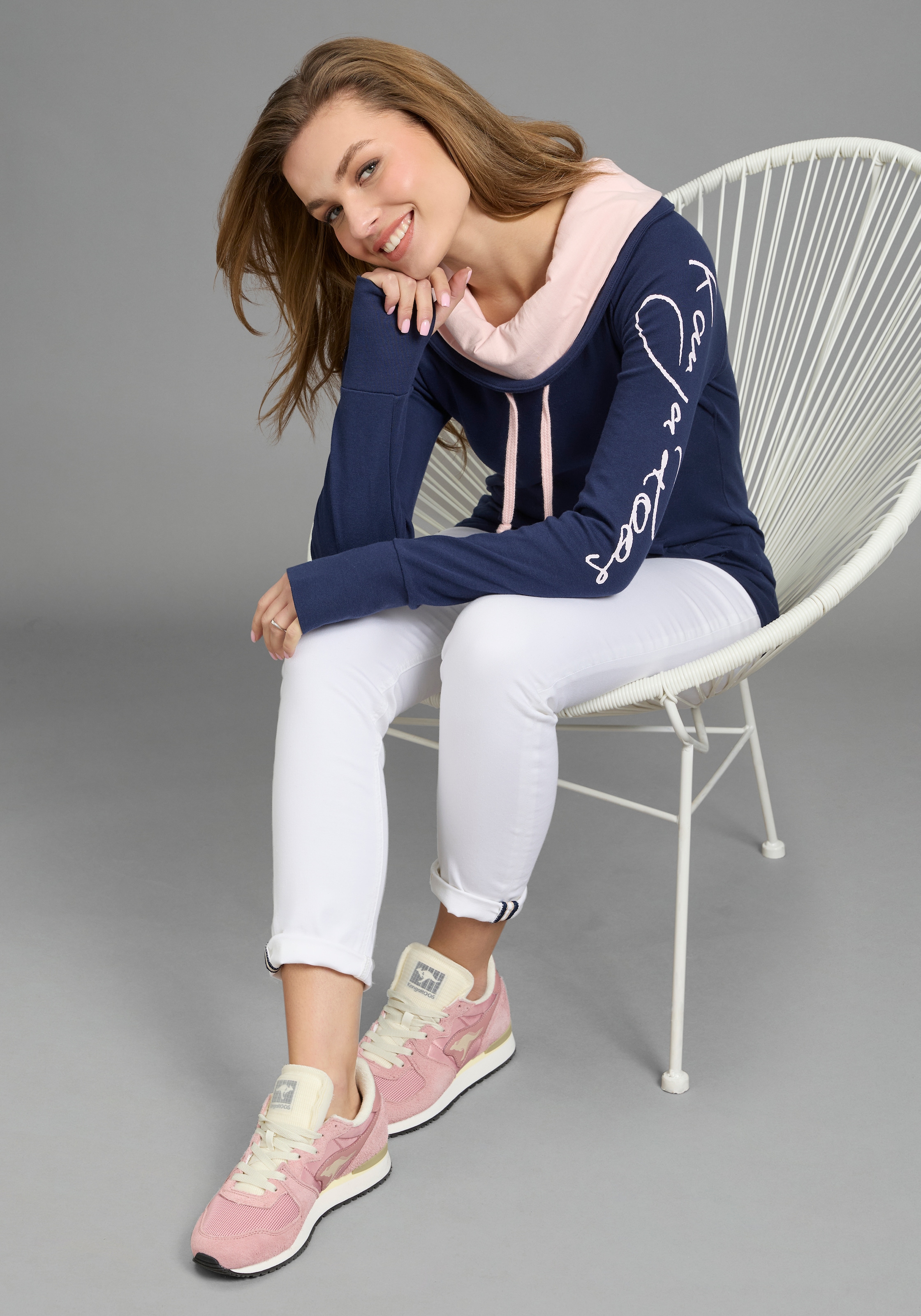 KangaROOS Longsweatshirt , figurbetonter Schnitt,  mit stylischem Logodruck
