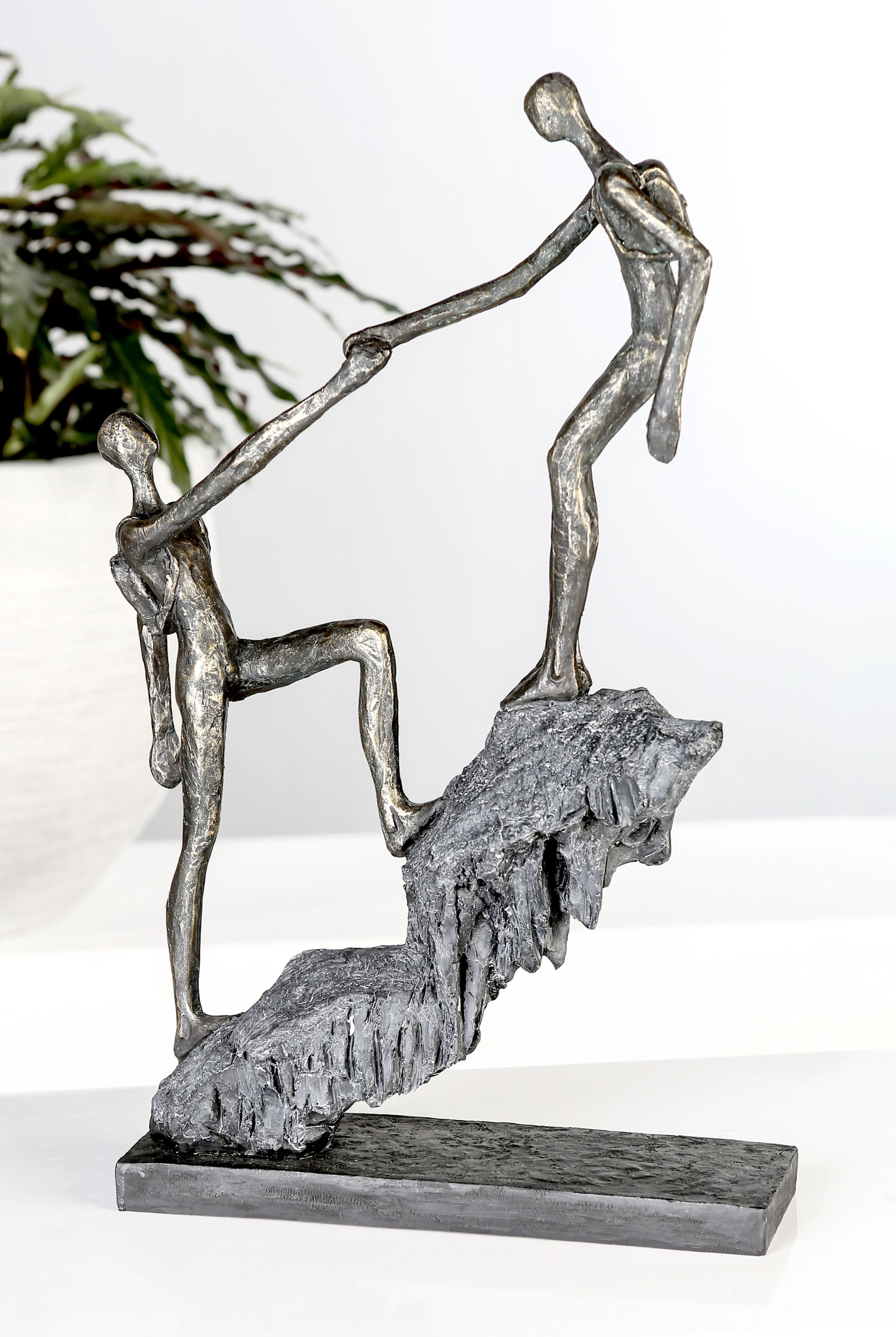 bronzefarben/grau, Polyresin »Skulptur Ankunft, auf by Rechnung Casablanca kaufen Gilde Dekofigur bronzefarben/grau«,