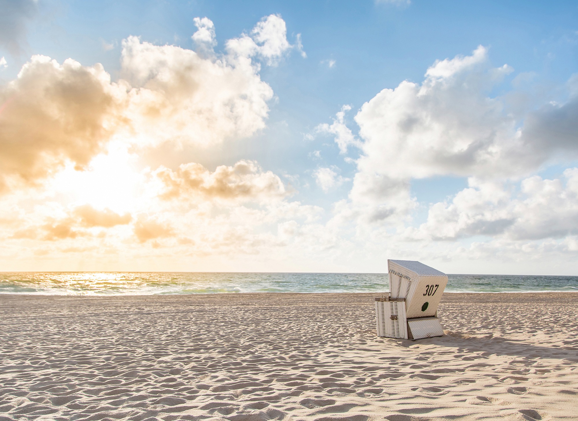 Fototapete »Designwalls Beach Chair«, Vlies, Wand, Schräge, Decke