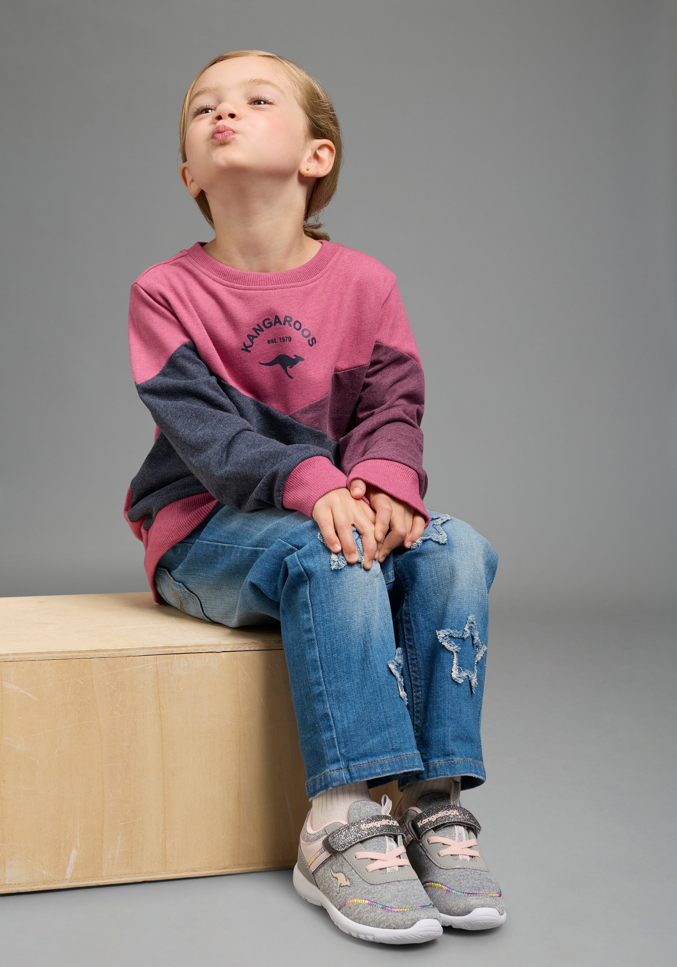 KangaROOS Sweatshirt »Colorblocking für kleine Mädchen«, Colorblocking-Design, Langarm, lockere Passform, mit Logodruck
