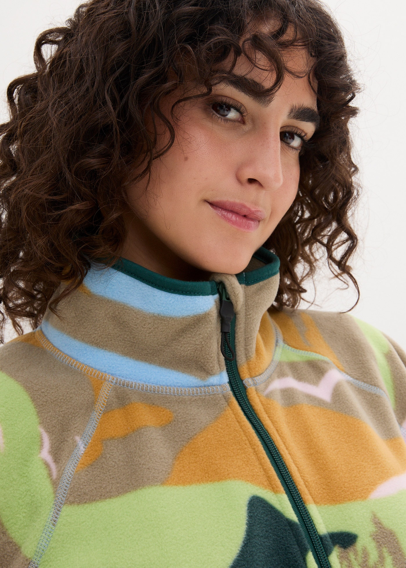 bonprix Fleecejacke lässige Passform, aus 100% Polyester, mit Reißverschluss-Taschen