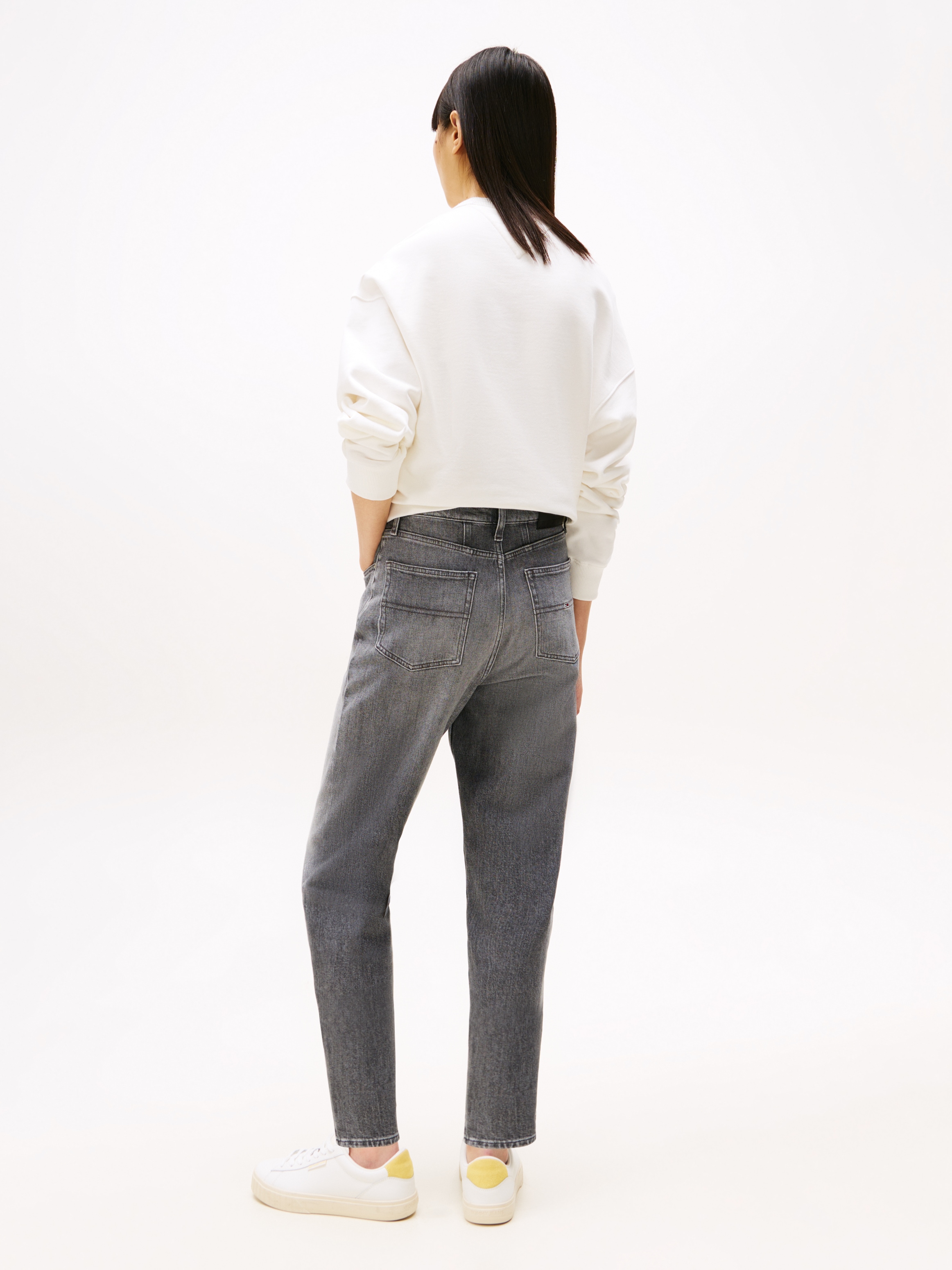 Tommy Jeans Mom-Jeans »MOM JEAN UH TPR«, mit Logo-Stickereien, in knöchelfreier Länge