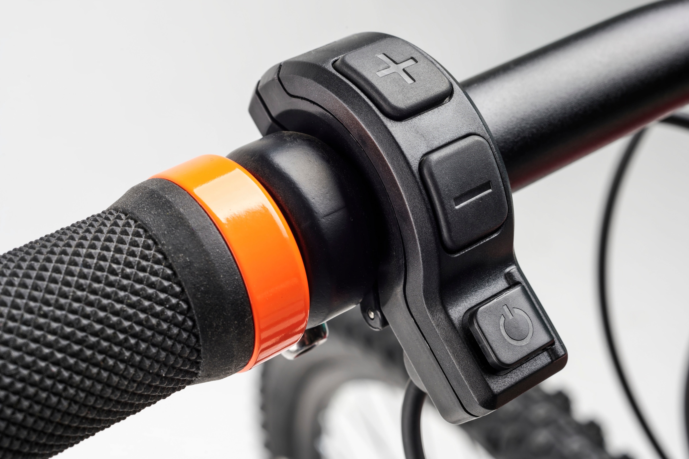 S’COOL »S'COOL e-troX race 26-9S Alivio - Red/Orange« 9 Gang Shimano Kettenschaltung Heckmotor 252 W