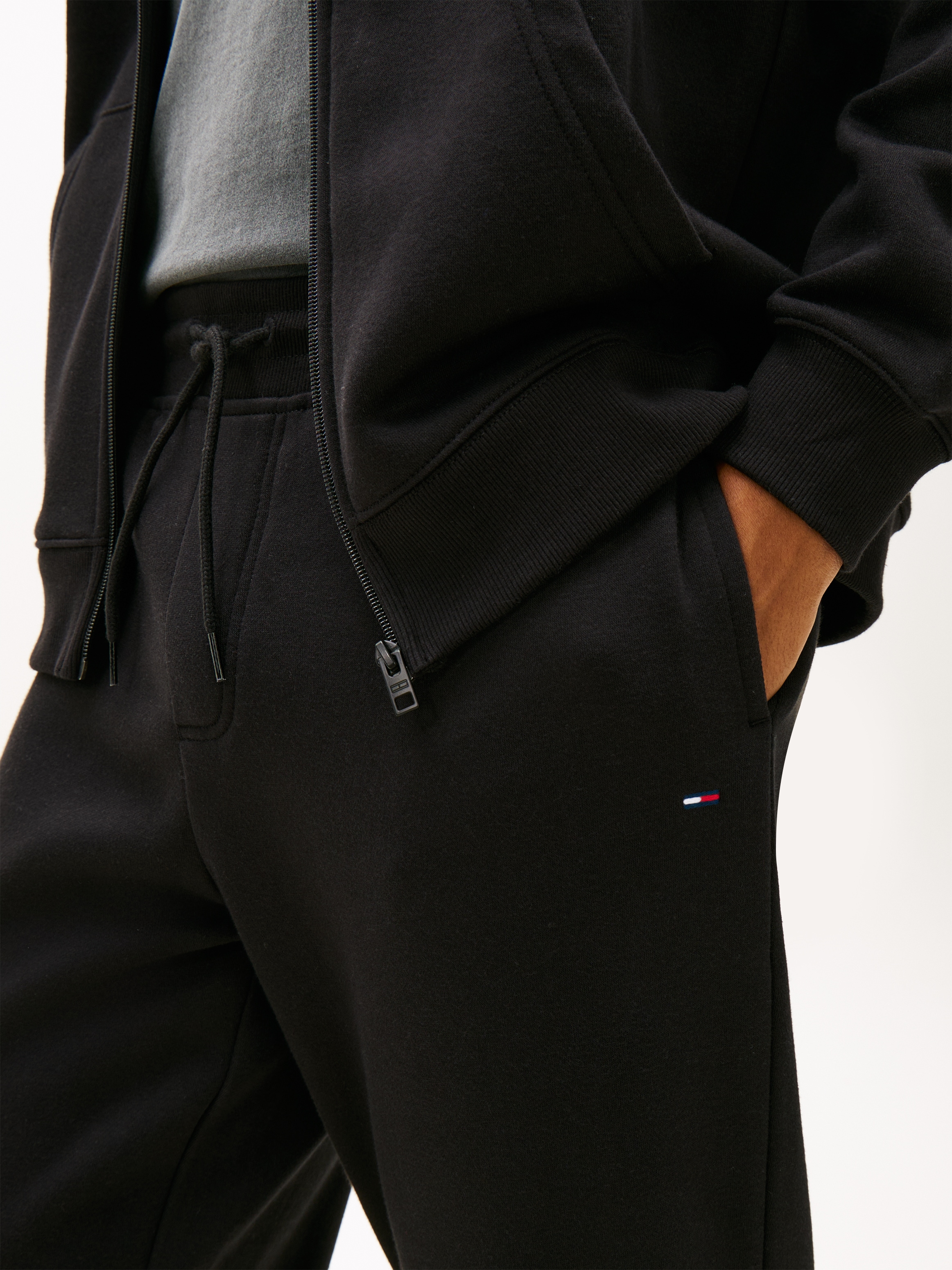 Tommy Jeans Jogginganzug »TJM REGULAR FLAG« 2 Sweatjacke und Sweathose, normale Passform