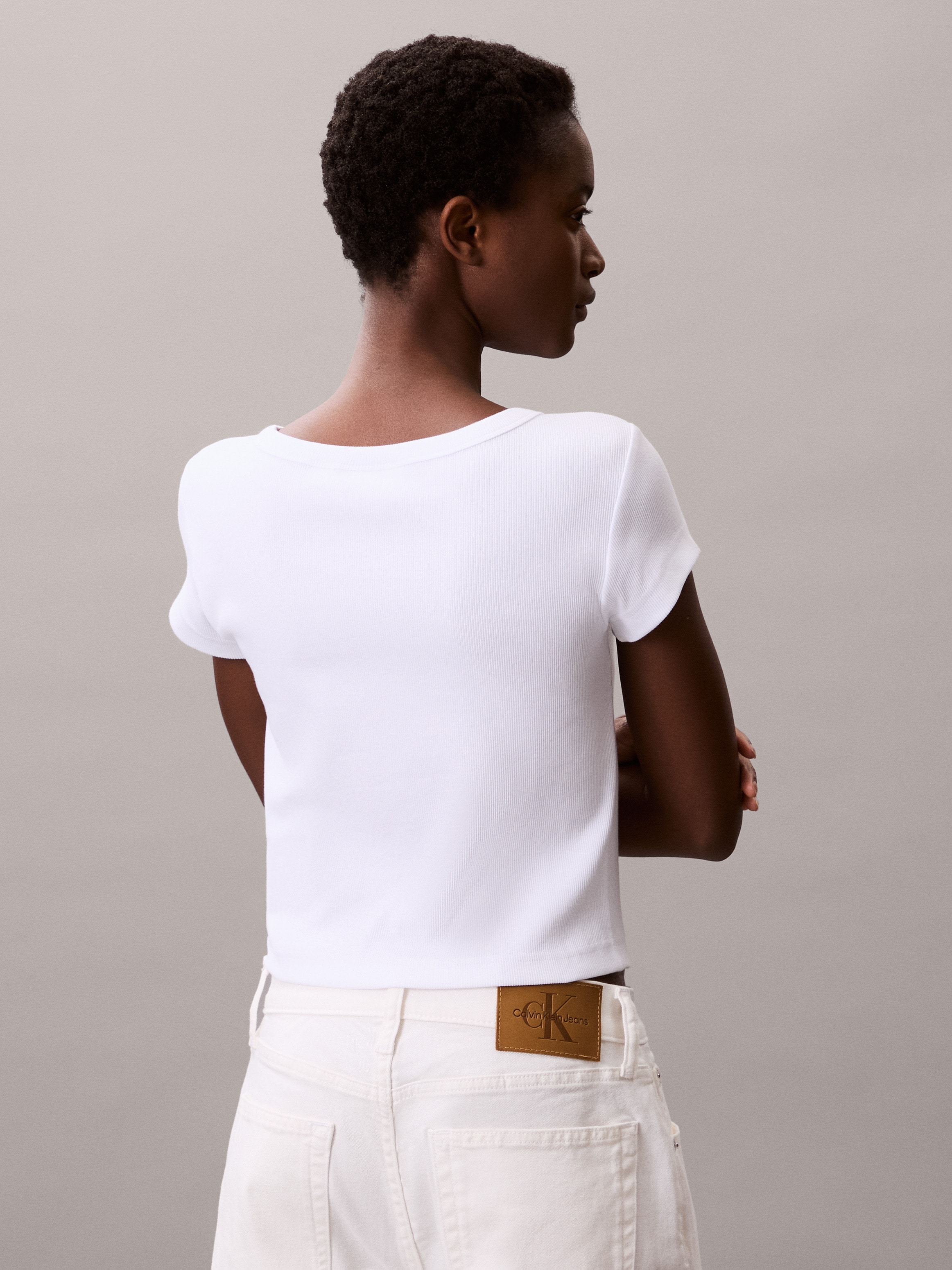 Calvin Klein Jeans T-Shirt »WOVEN LABEL BABY RIB« Regular fit mit Rundhalsausschnitt