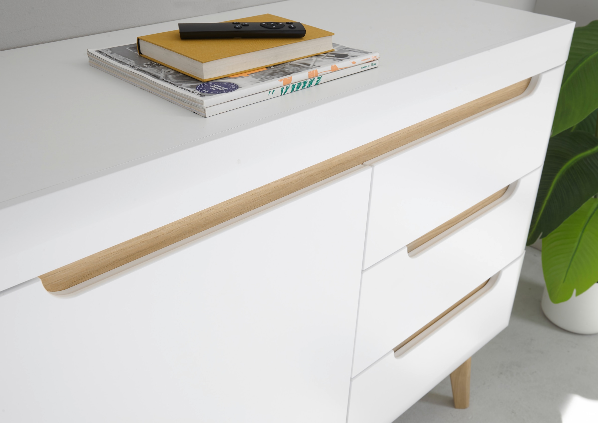 INOSIGN Sideboard »Torge, Anrichte, Kommode, Schubladenschrank«, (1 St.), abgeschrägte Füße, drei Farben, Scandi Design, 107 cm breit