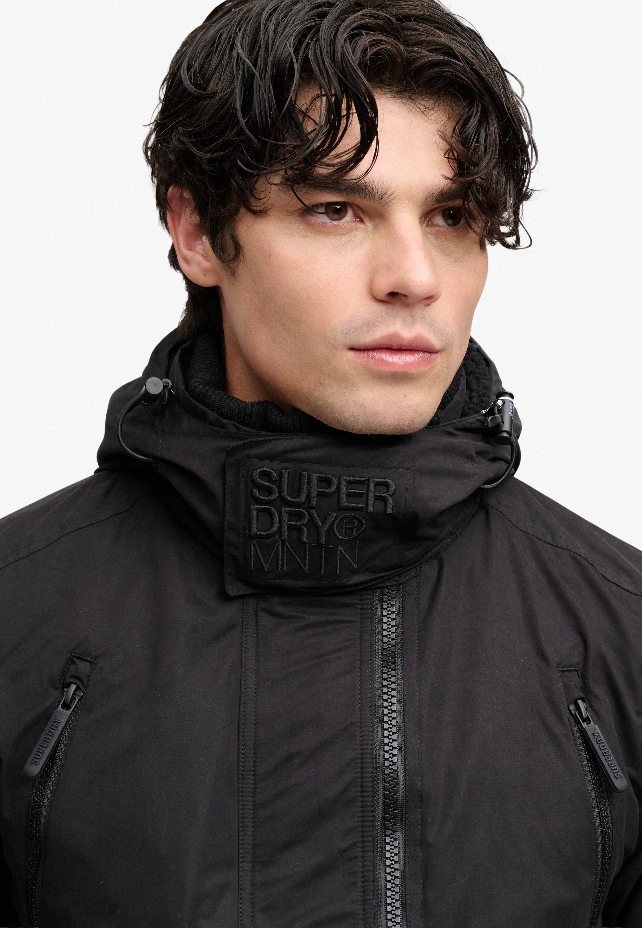Superdry Outdoorjacke »HOODED MF ARCTIC WINDCHEATER« mit Kapuze Kunstfaser, loose fit