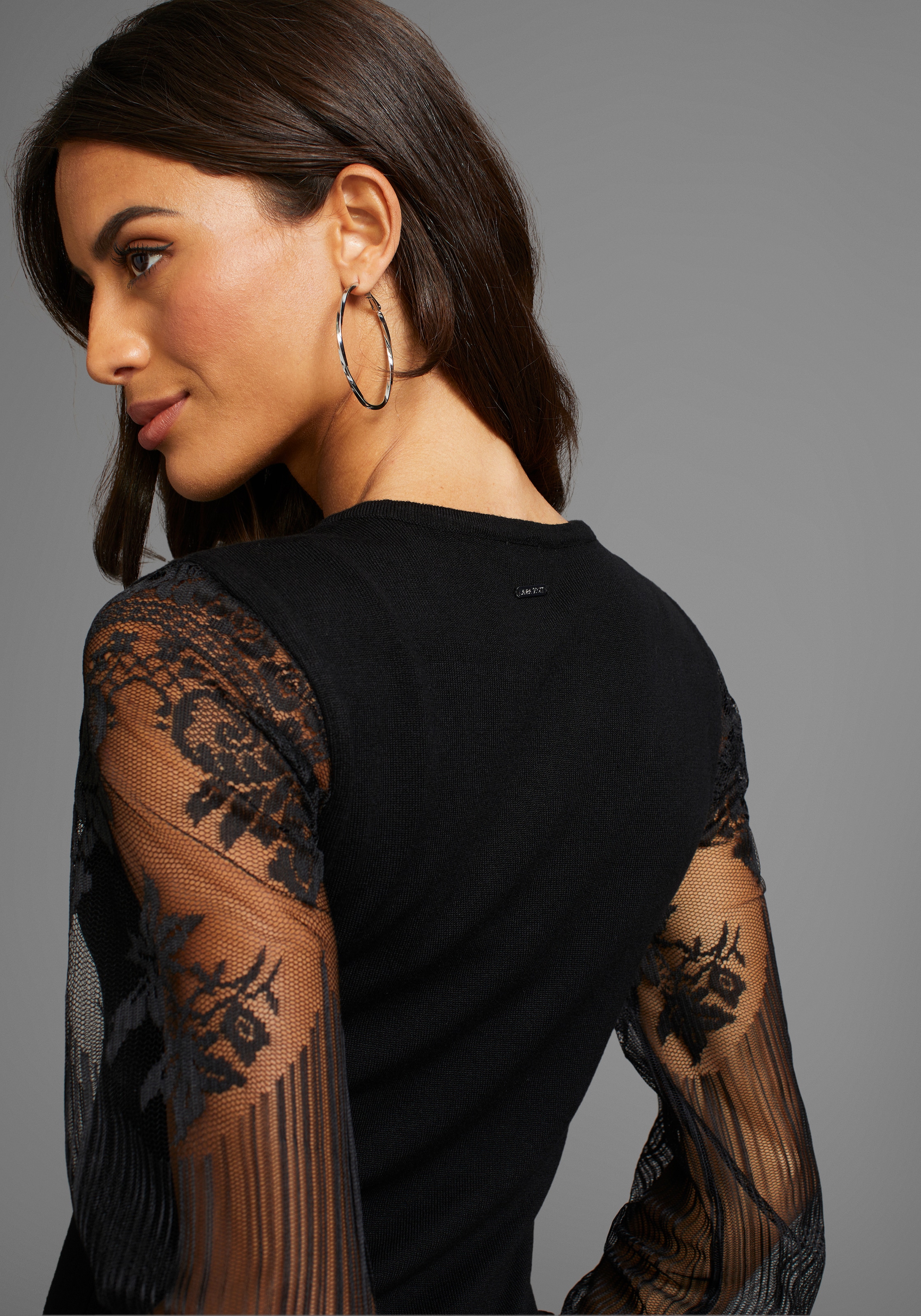 Laura Scott Strickkleid, mit edlen Spitzenärmeln