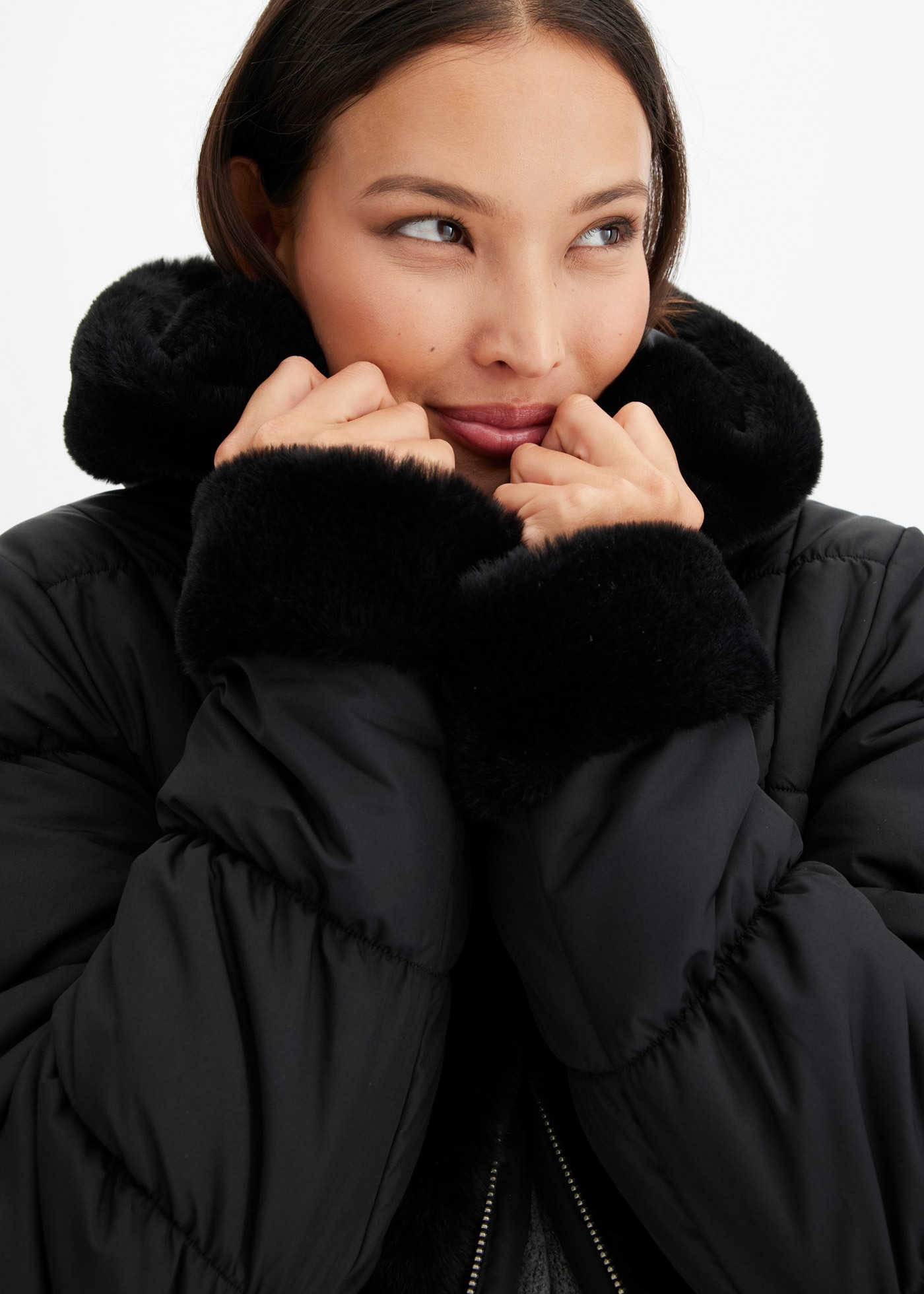 bonprix Steppjacke mit Kapuze Winterjacke mit Kapuze und Fellimitat