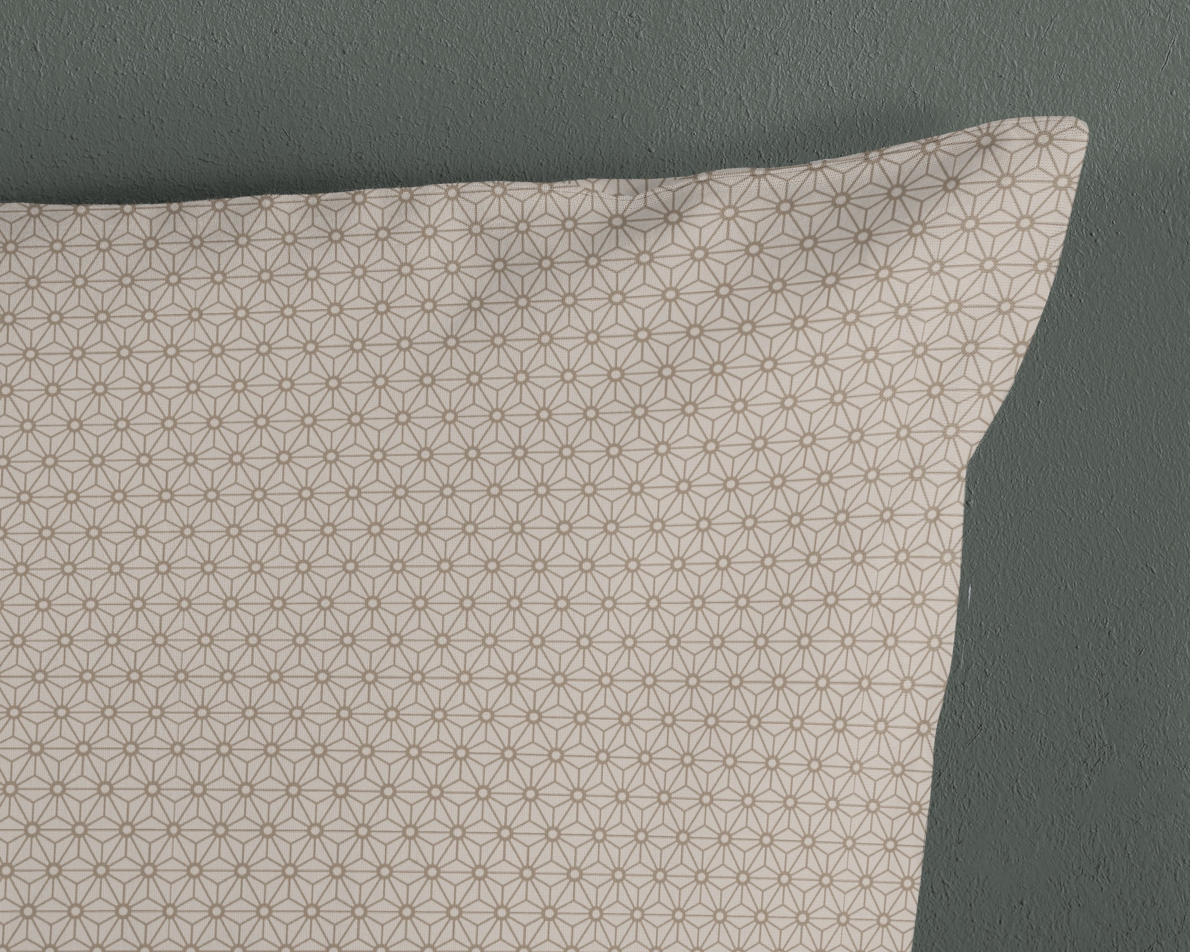 hip Wendebettwäsche »Alrune« 2 Stk. tlg. Satin, Reißverschluss, Wendeoptik, Mandala, Blätter, grau, sand