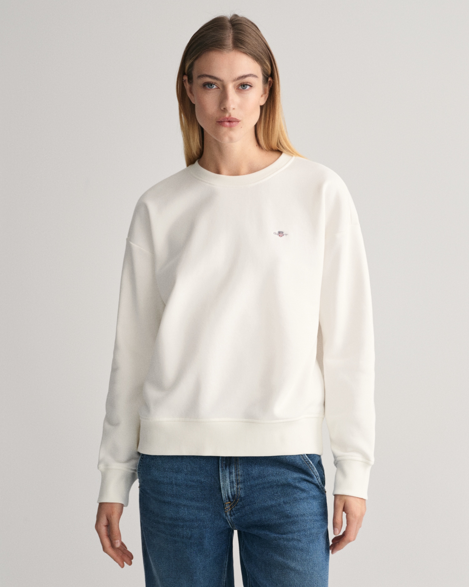 Gant Sweatshirt »SHIELD C-NECK SWEAT«, Grafische GANT-Stickerei auf der Brust
