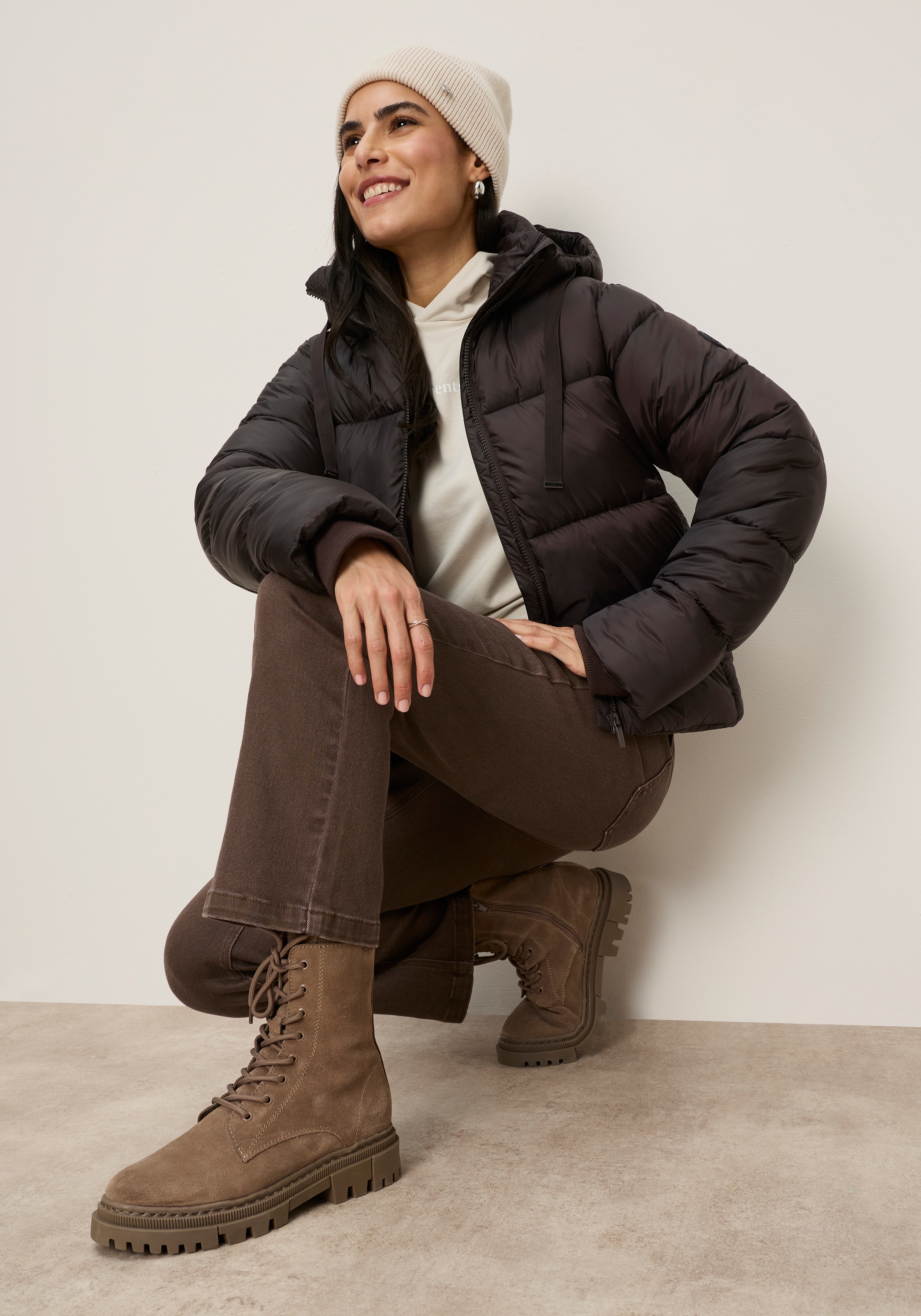 Tamaris Steppjacke mit Kapuze kurze Puffer Jacke mit abnehmbarer Kapuze