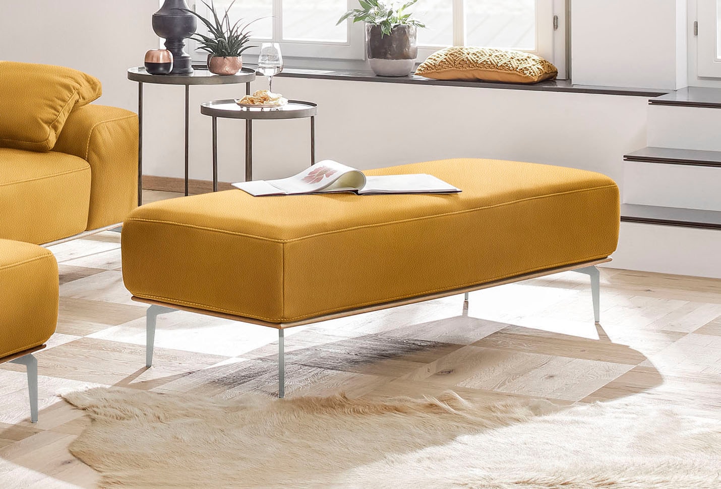 W.SCHILLIG Polsterhocker »run«, mit elegantem Holzsockel, Füße in Chrom glänzend, Breite 150 cm