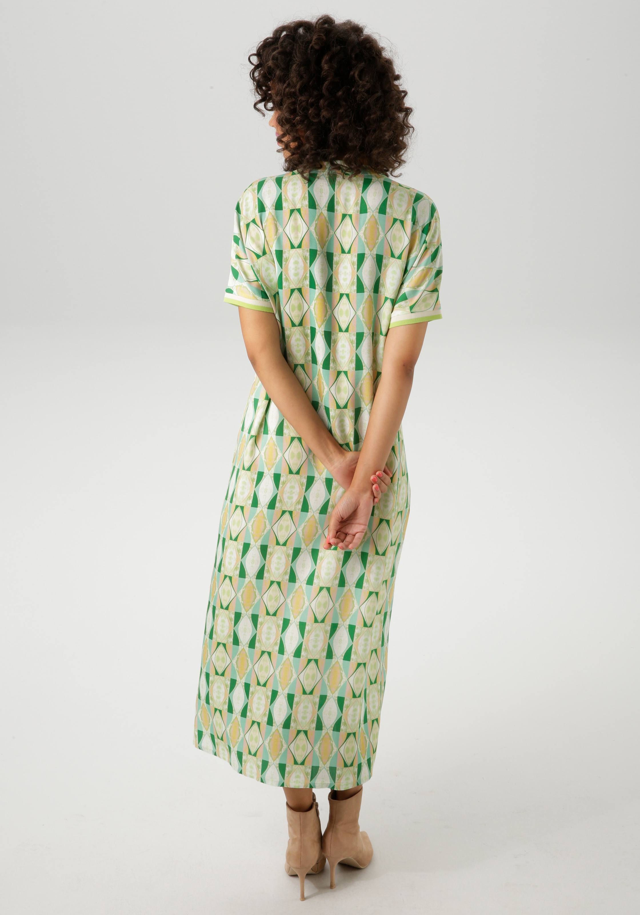 Aniston CASUAL Sommerkleid, mit farbharmonische,. grafischen Druck