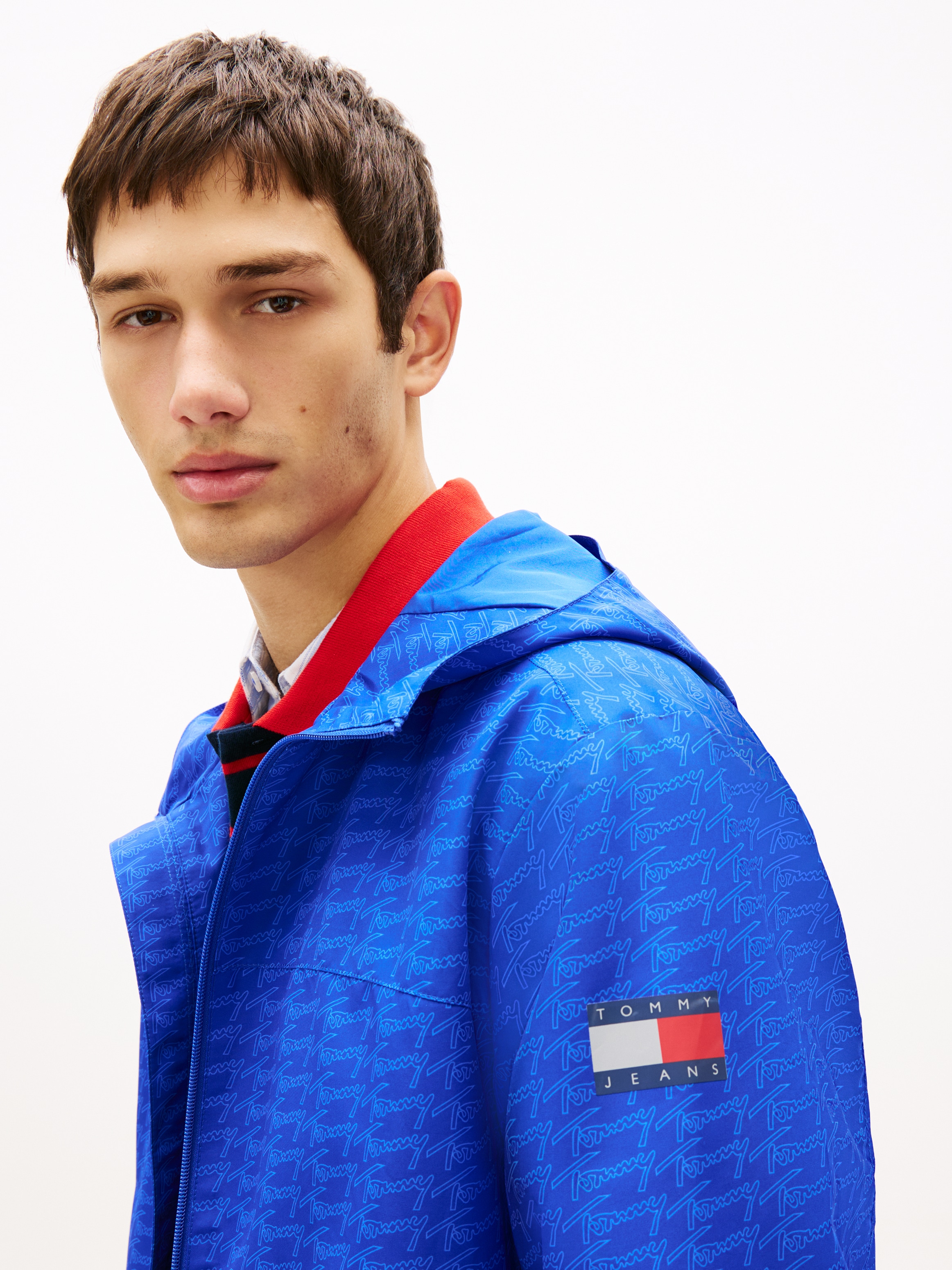 Tommy Jeans Windbreaker »TJM AOP PACKABLE« mit Kapuze wasserabweisend, winddicht, verstaubar