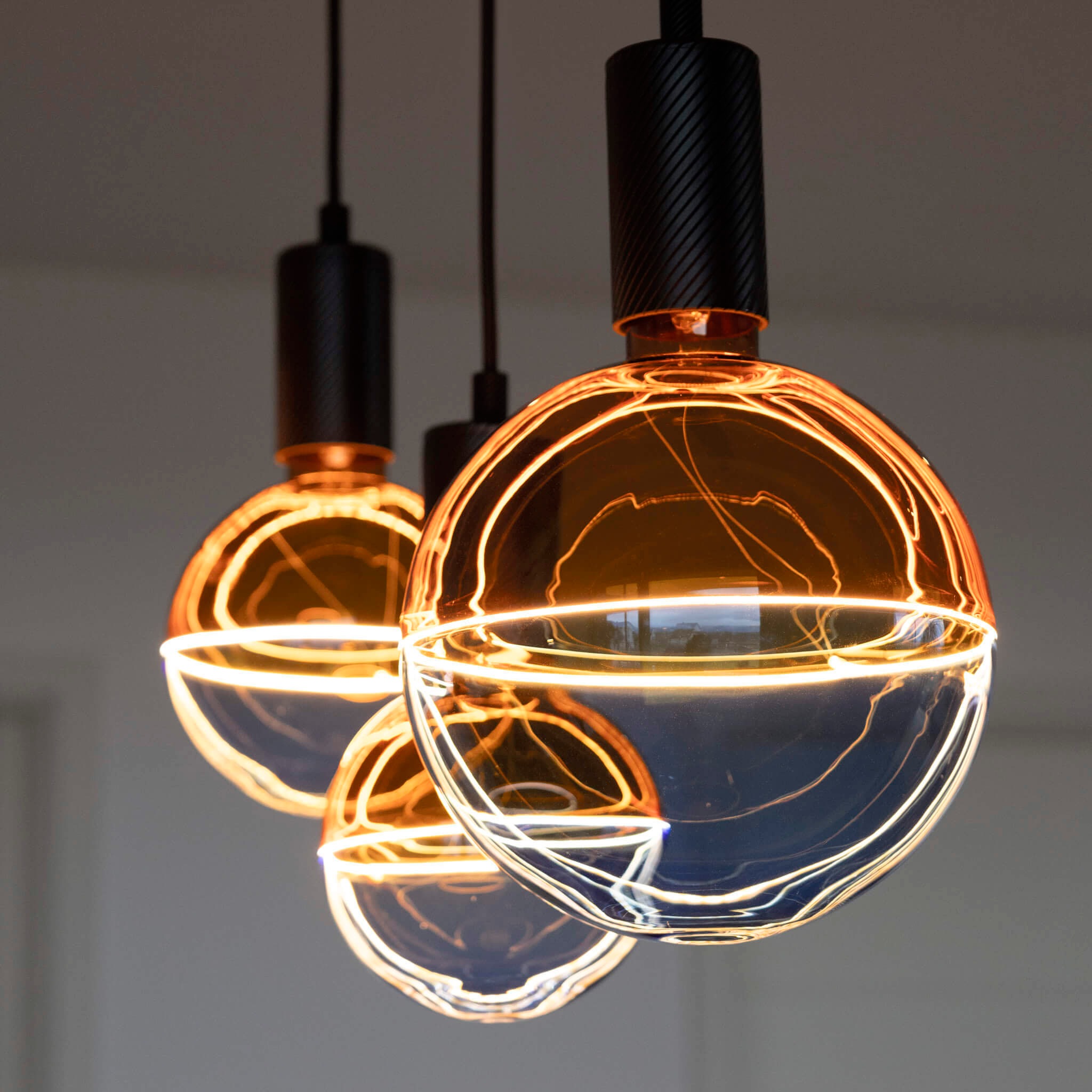 SEGULA LED-Leuchtmittel »LED Illusion Globe 145 2tones amber blue«, E27, 1 St., Extra-Warmweiß, 2-farbiges Glas