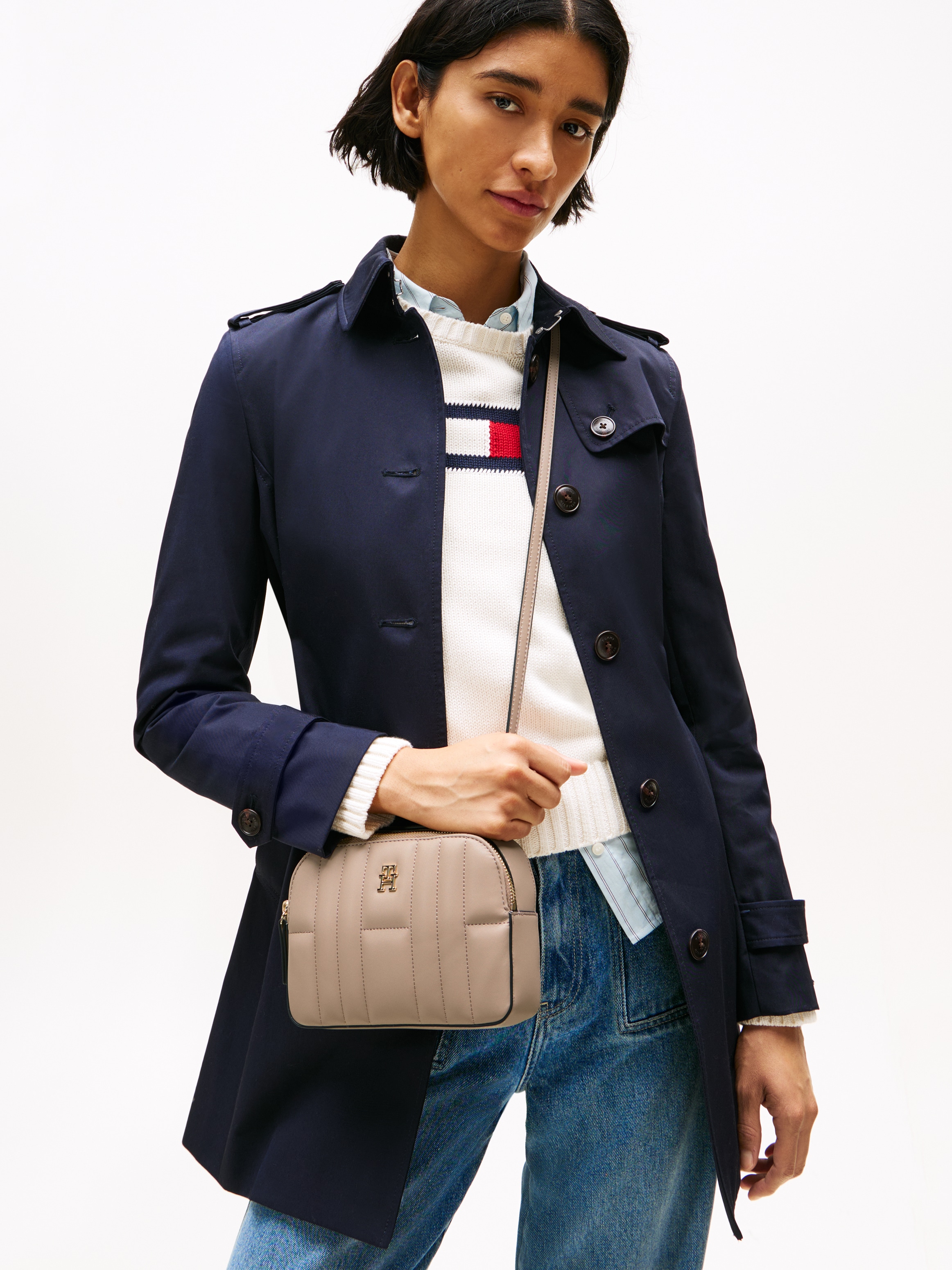 Tommy Hilfiger Umhängetasche »TH FEMININE CONV CAMERA BAG«, Damen Schultertasche, Minibag im trendigen Stepp-Design