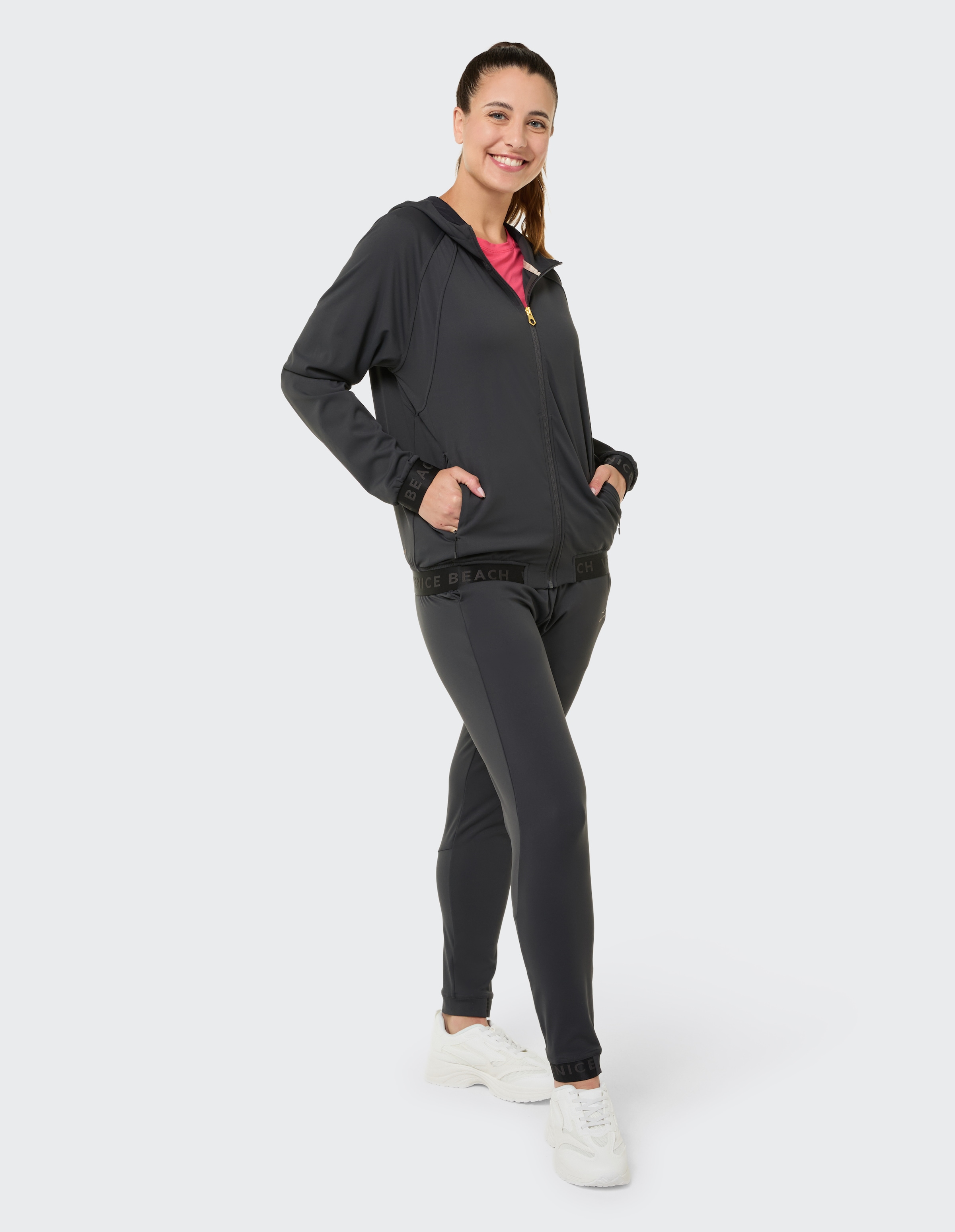 Venice Beach Sweatjacke »D JOGGINGJACKE SIENNA« für Erwachsene konzipiert