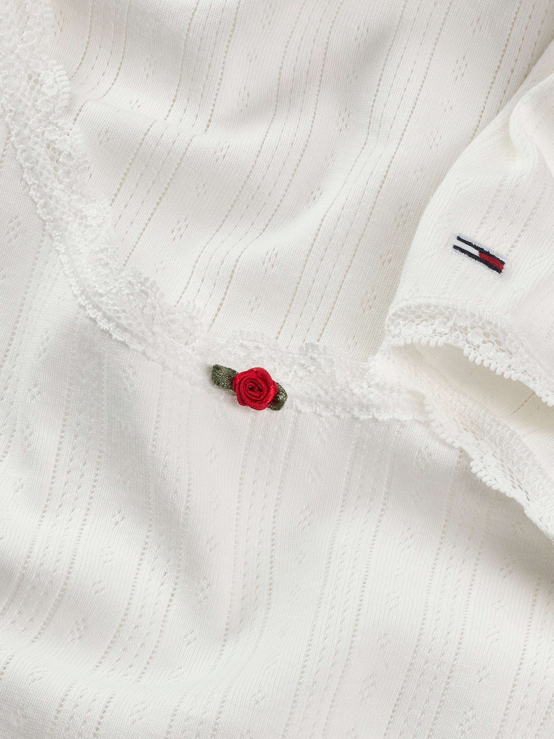 Tommy Jeans T-Shirt »TJW SLIM SH POINTELLE SS TEE EXT« mit Spitze, mit Lochmuster