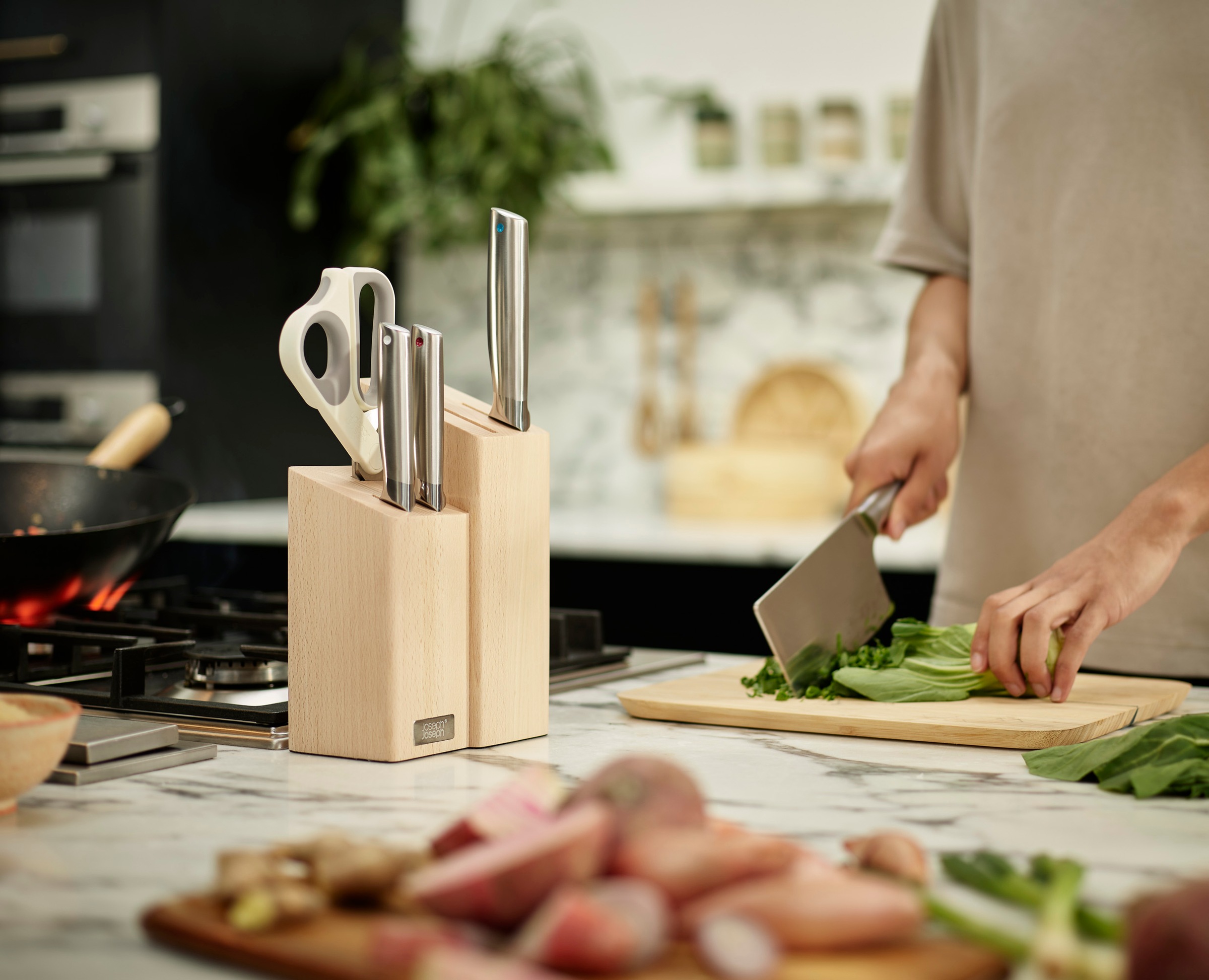Joseph Joseph Messer-Set »Elevate Fusion 5pc Knife & Scissor Block«, (5 tlg.), rutschfest, japanischer Edelstahl