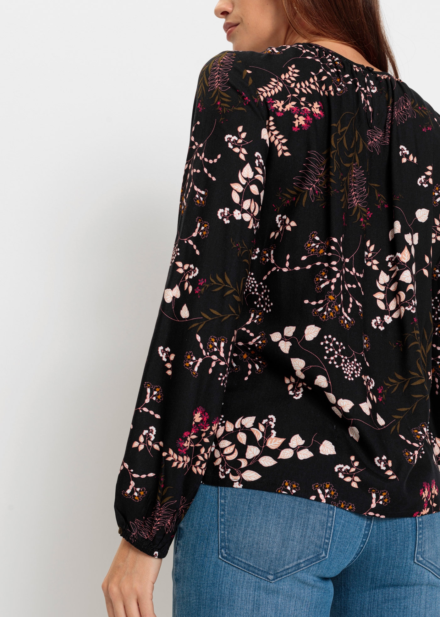 bonprix Druckbluse »Bluse aus nachhaltiger Viskose« bequeme Passform, aus Viskose, Schlitz mit Knopfverschluss im Rücken