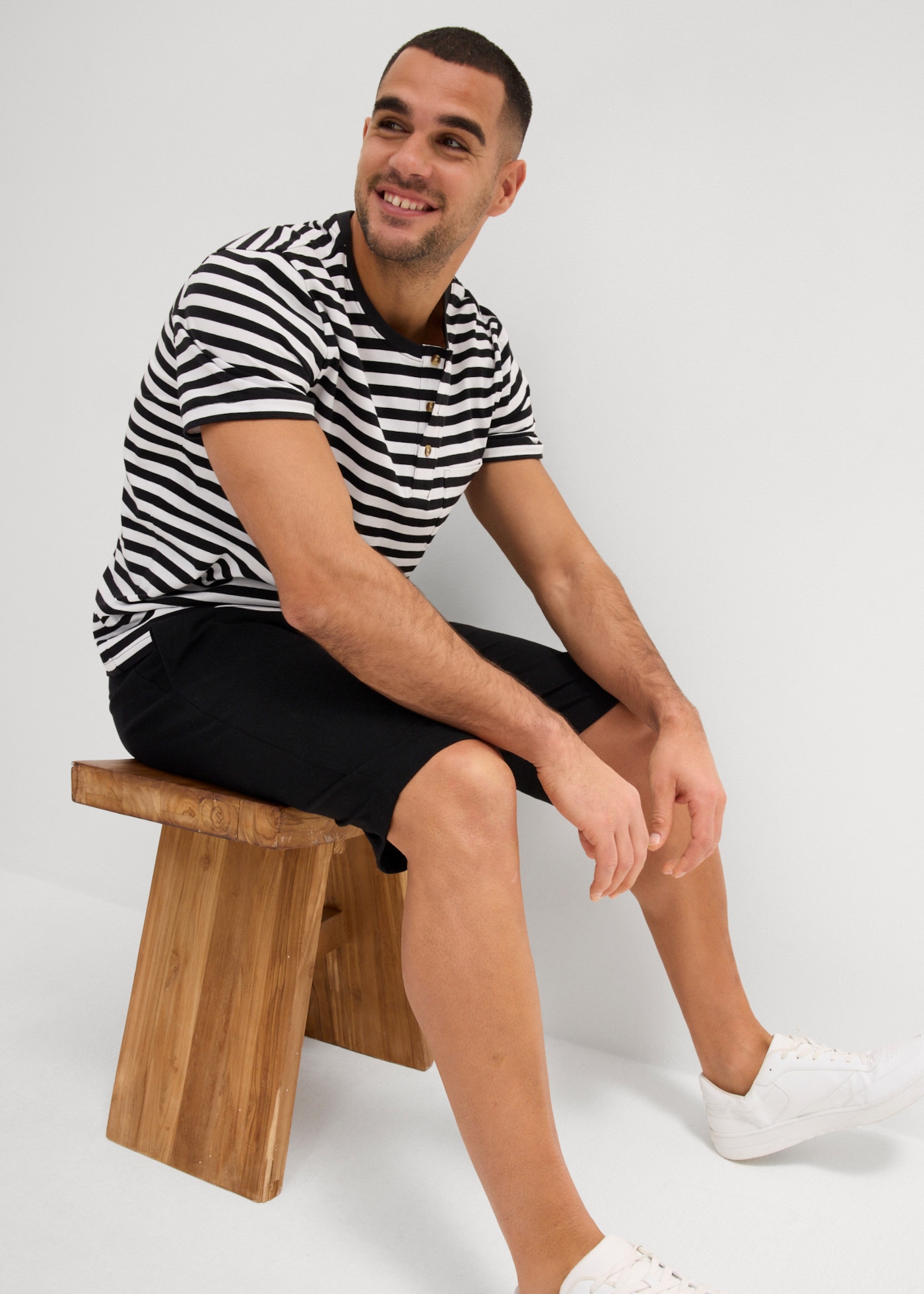 bonprix Shorts  aus Baumwolle und Polyester, Regular Fit, leichte Qualität