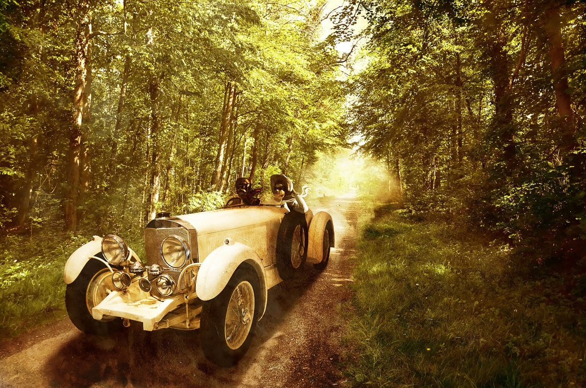 Papermoon Fototapete »Oldtimer in wald« günstig online kaufen