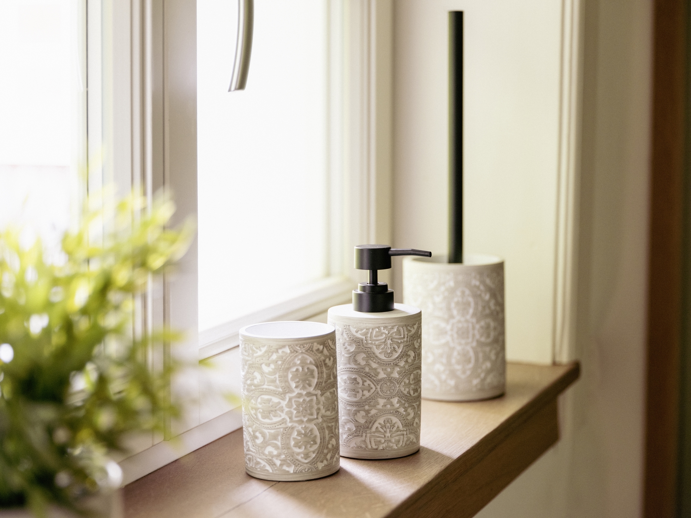 WENKO Badaccessoire-Set »Ortezzano« bestehend aus Seifenspender, WC-Garnitur, Zahnputzbecher, Polyresin