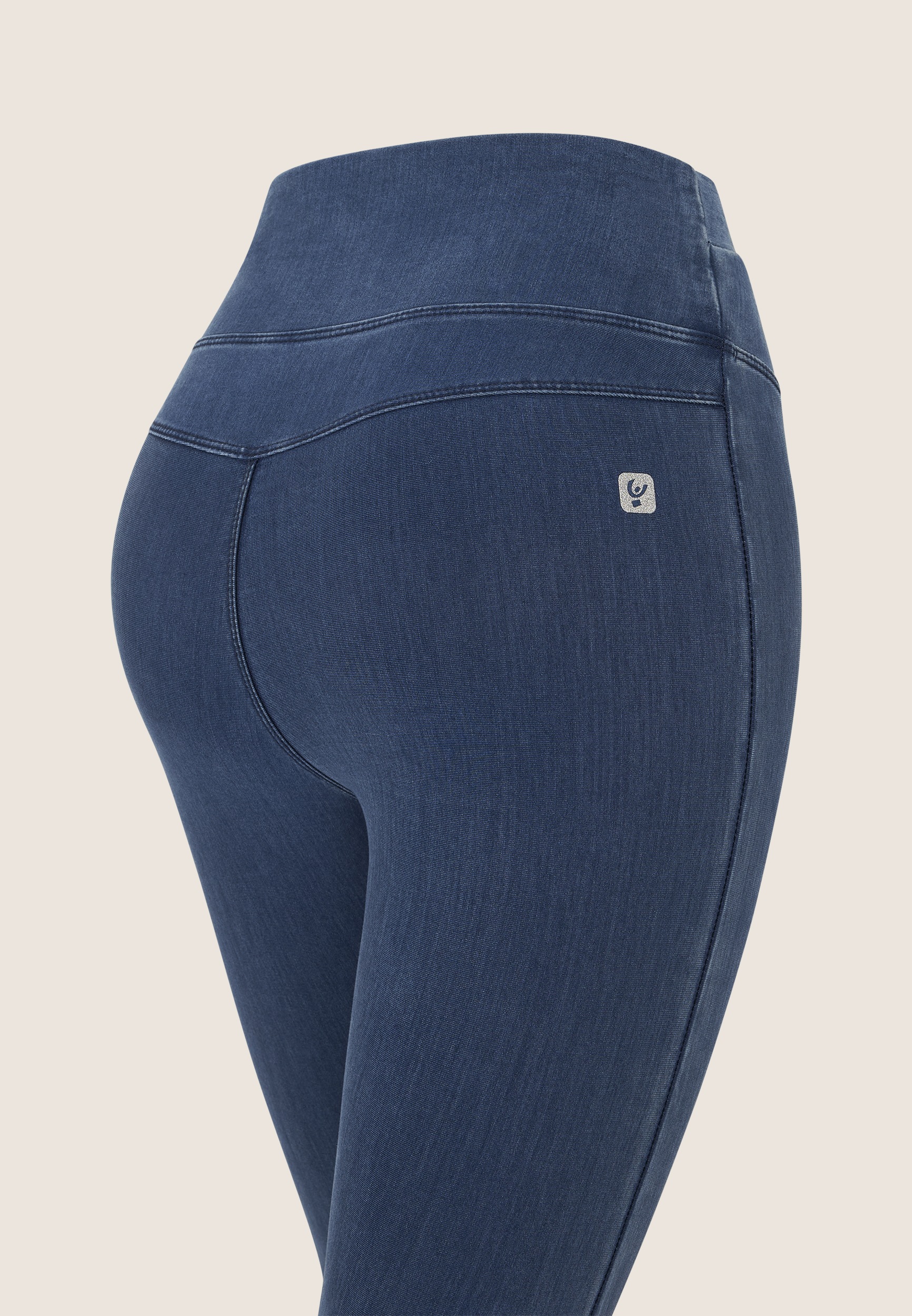 Freddy 7/8-Hose »NOW YOGA CORE SUPERSKINNY 7/8«, in 7/8-Länge, mit Knotendetail am Bund