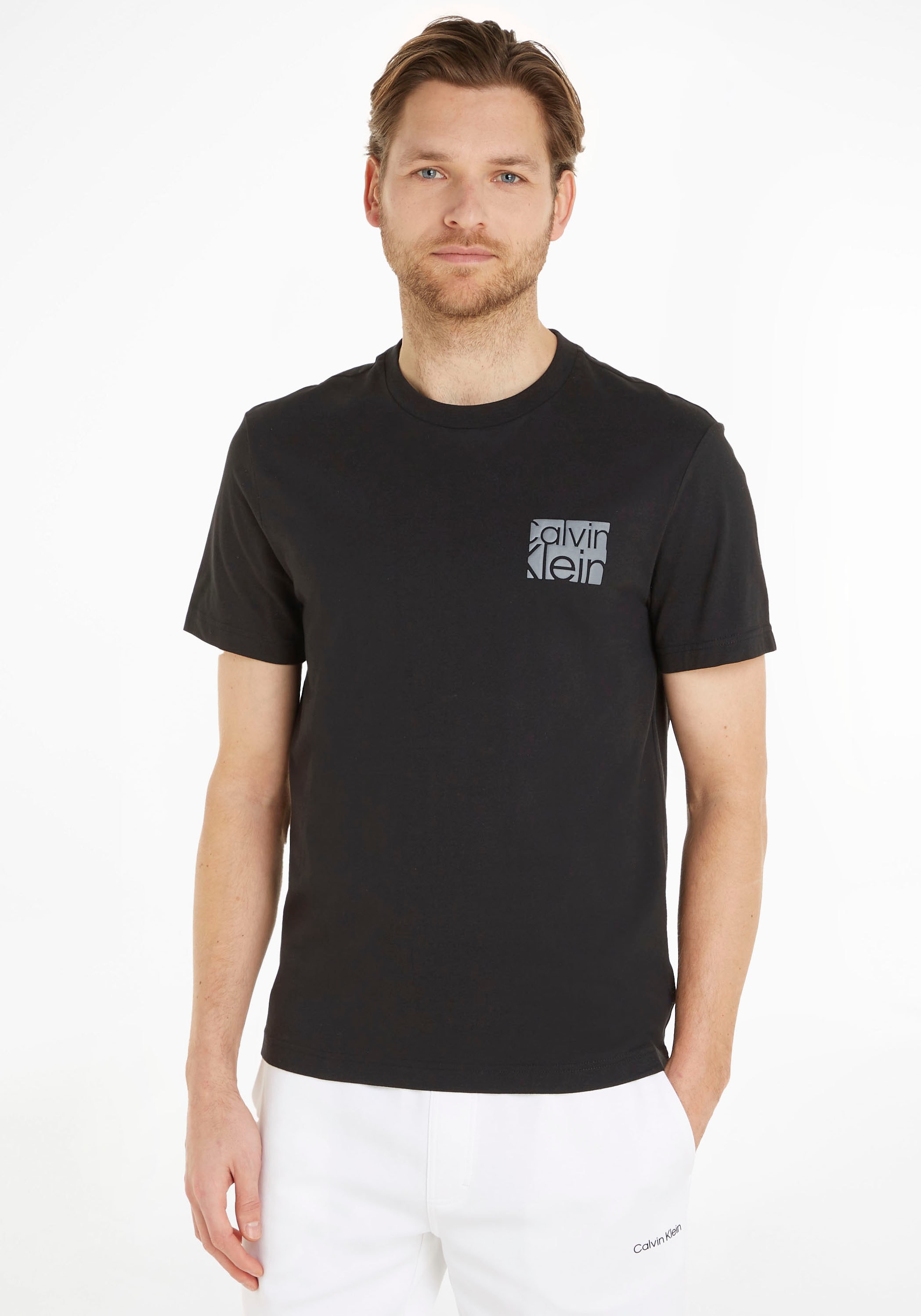 Brust der Calvin Klein Kurzarmshirt, Calvin auf Logo mit kaufen Klein online
