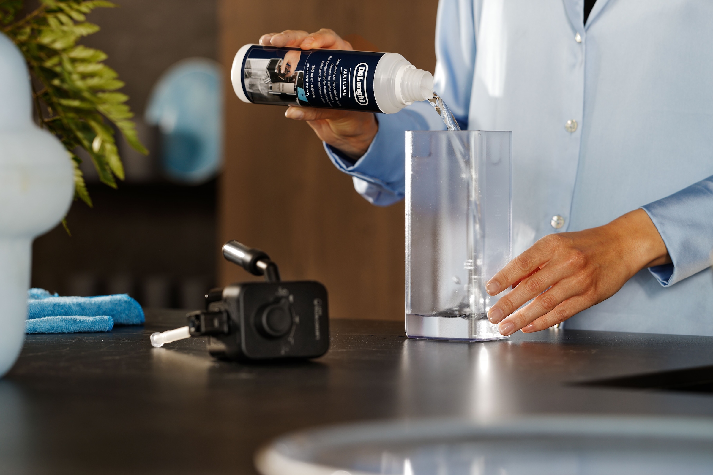 De'Longhi Milchkreislauf-Reiniger »DLSC550 Eco MultiClean« Auch für Außenflächen & abnehmbare Teile ihrer Kaffeemaschine geeignet
