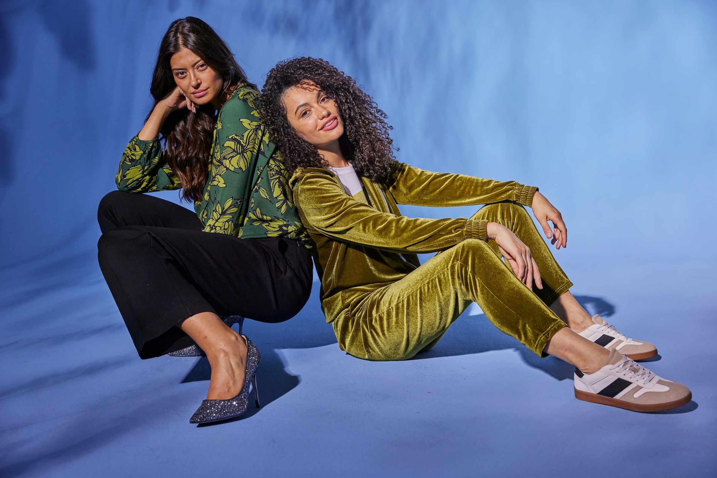 Aniston CASUAL Schlupfhose  aus edlem, glänzenden Samt