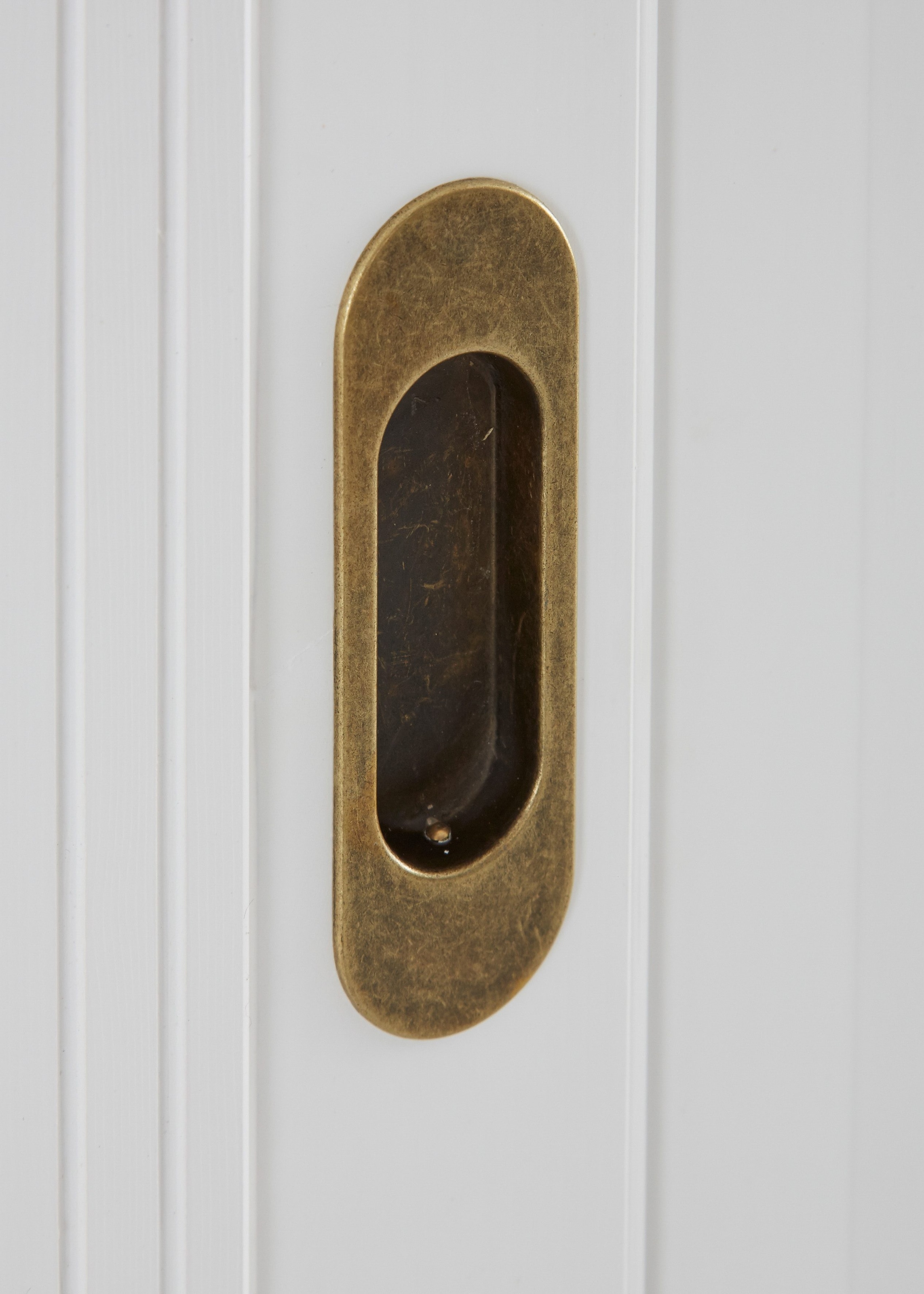 Home affaire Schiebetürenschrank »Konrad, Landhausstil, rustikal, mit Schubladen + Spiegel, Kassetten«, (3 Breiten: 153/202/249 cm H/T ca.207/64 cm), massive Kiefer, FSC®-zertifiziert, Messinggriffe, mehrere Varianten