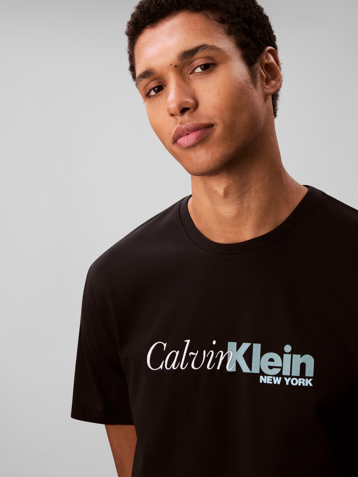 Calvin Klein T-Shirt »SS 20S EU CALVIN CURSIVE GRAPHIC«, Mit Rundhalsausschnitt, regular fit