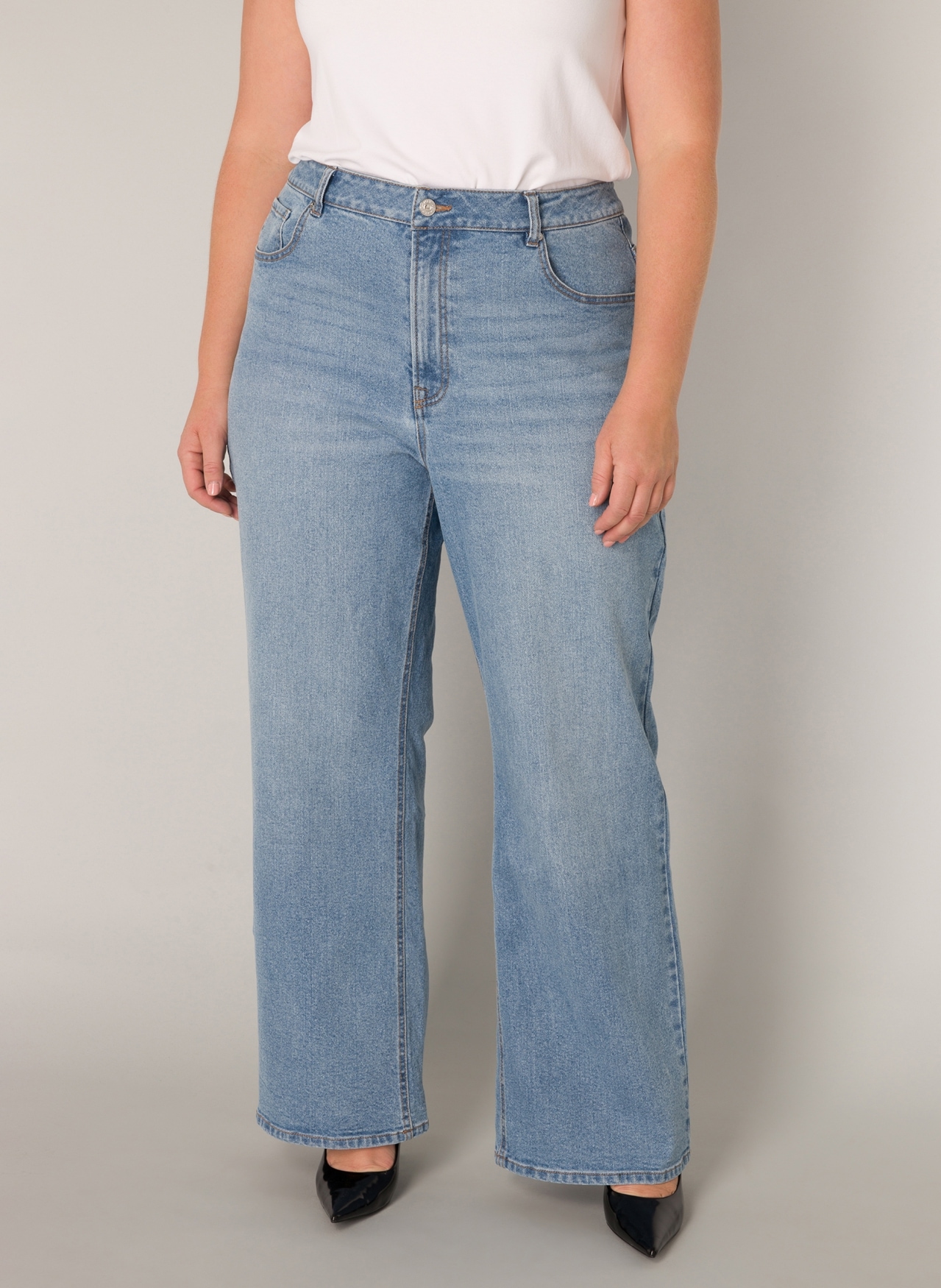 Base Level Curvy Weite Jeans, in großen Größen