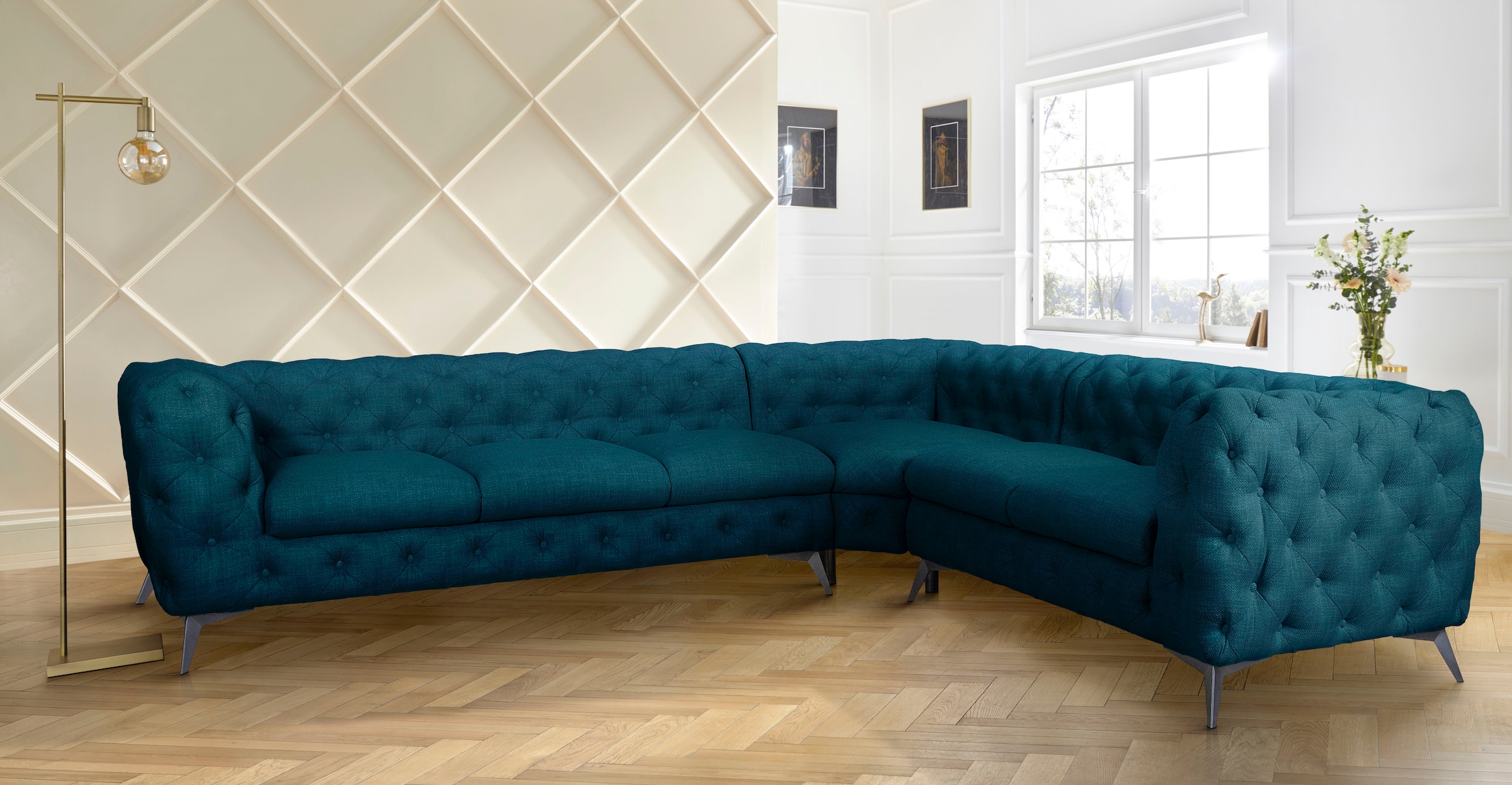 Leonique Chesterfield-Sofa »Ecksofa GLYNIS L-Form mit Wellenunterfederung, Maße B/T/H 323/264/75cm«, aufwändige Knopfheftung, moderne Chesterfield Optik, Fußfarbe wählbar