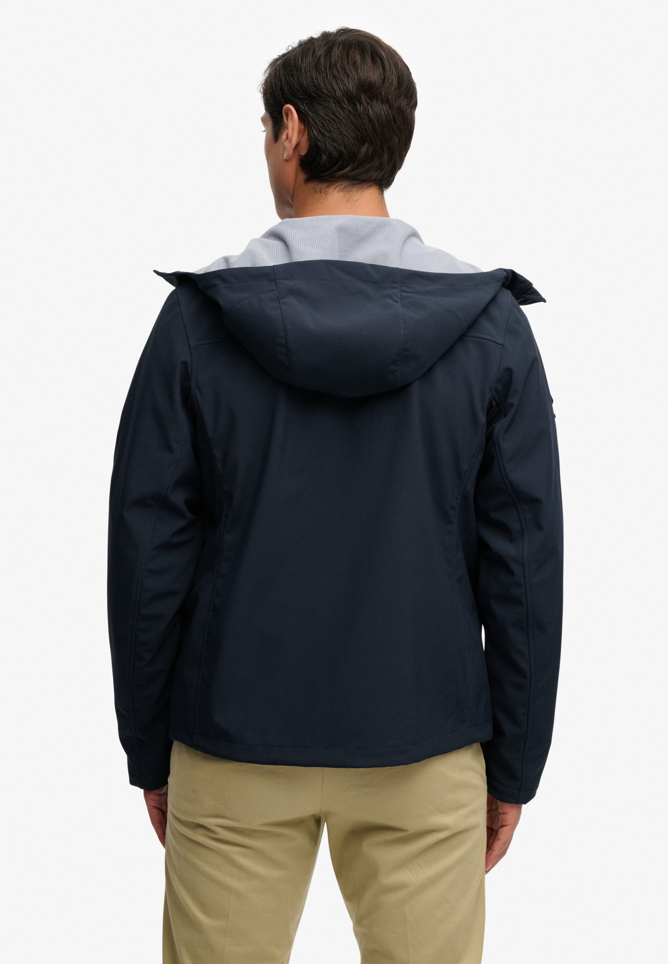 Superdry Outdoorjacke »HOODED SOFTSHELL TREKKER JKT« mit Kapuze mit Materialmix aus Polyester und Elasthan, Relaxed Fit
