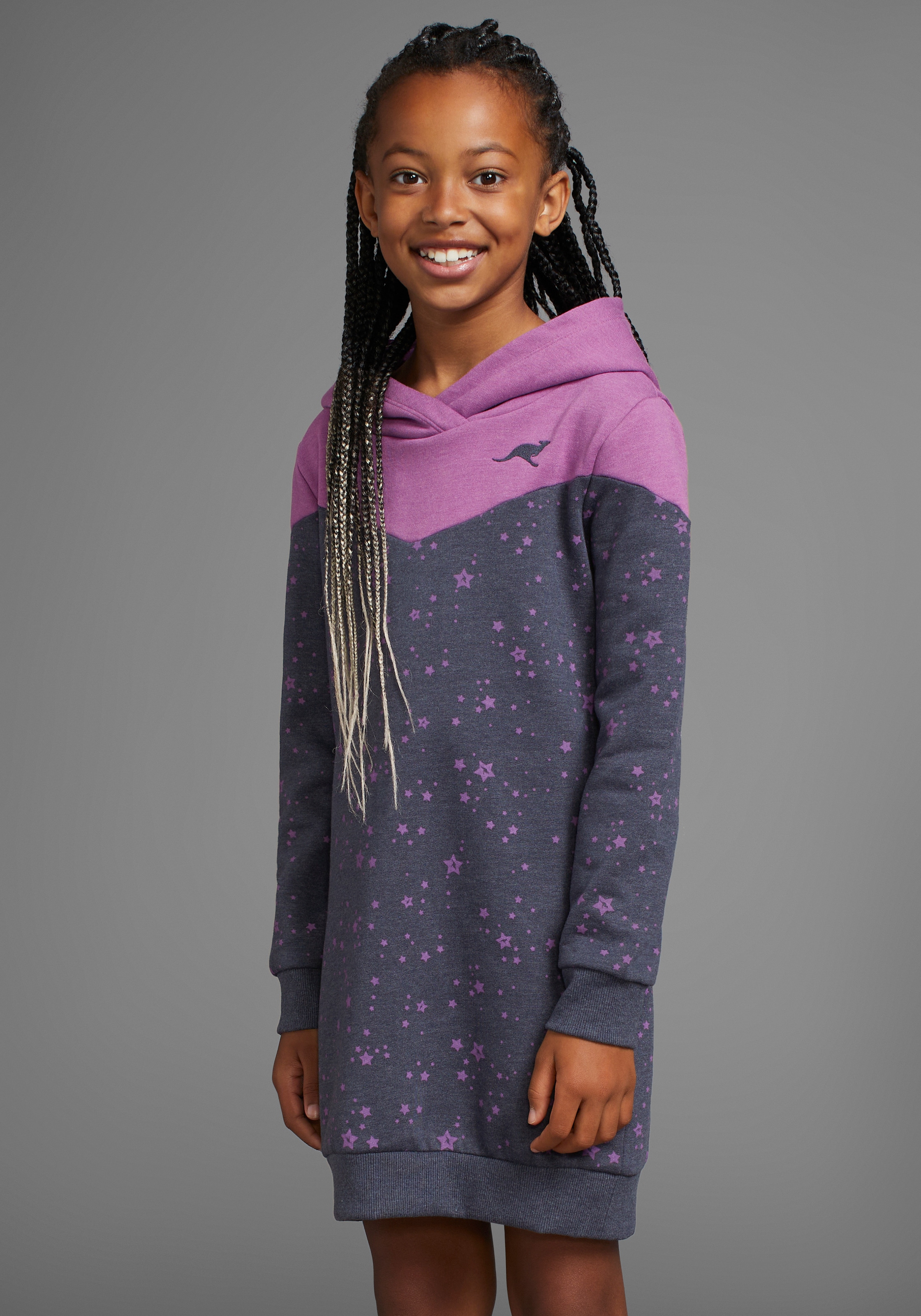 KANGAROOS Sweatkleid »mit süßem allover Druck«, in Colorblocking-Design marine meliert-gemustert 128/134 - N-Gr N-Gr 128/134 KANGAROOS Sweatkleid...