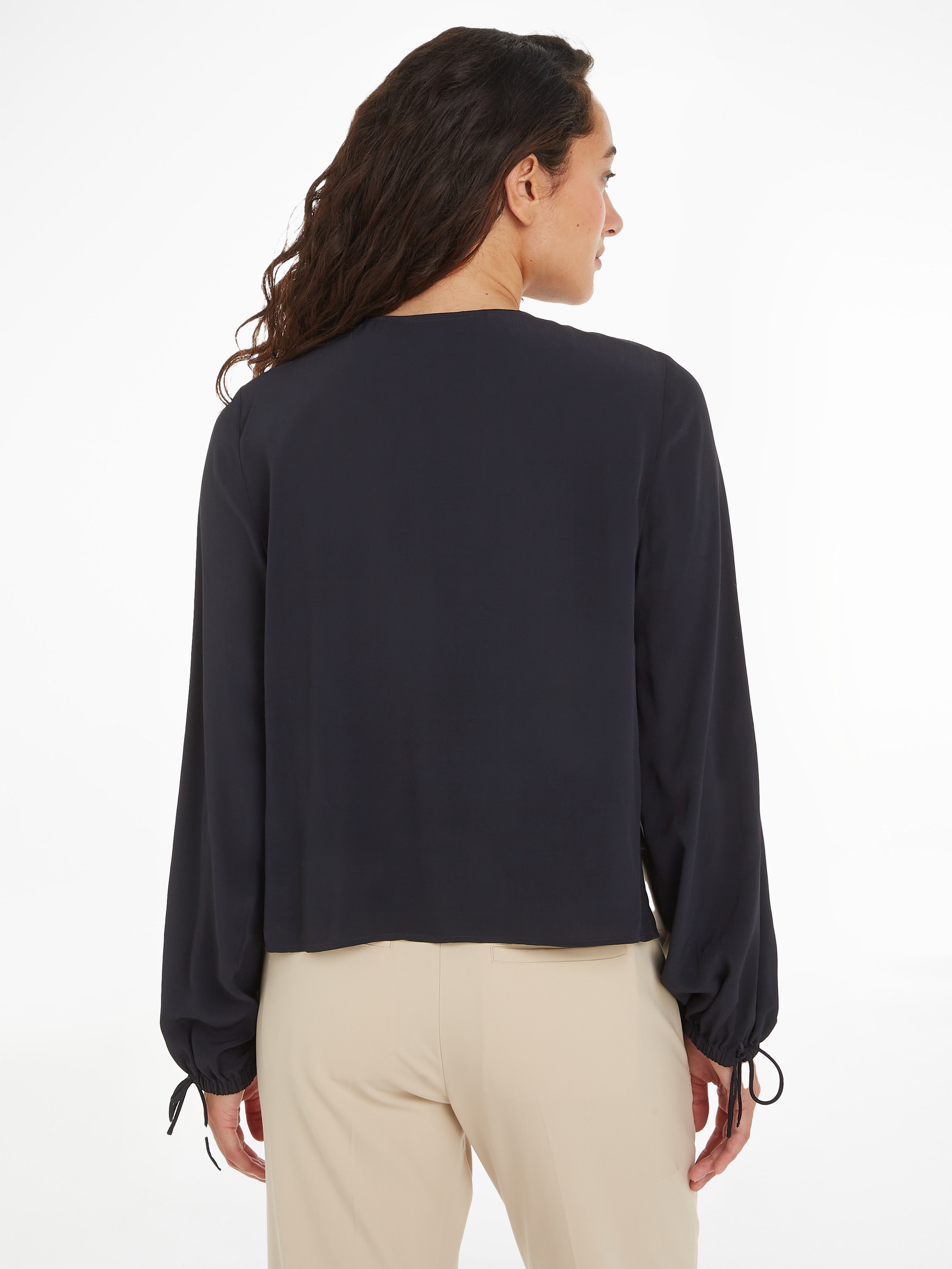 Tommy Hilfiger Crepebluse »VISCOSE CREPE SOLID VN BLOUSE«, mit Metalllabel