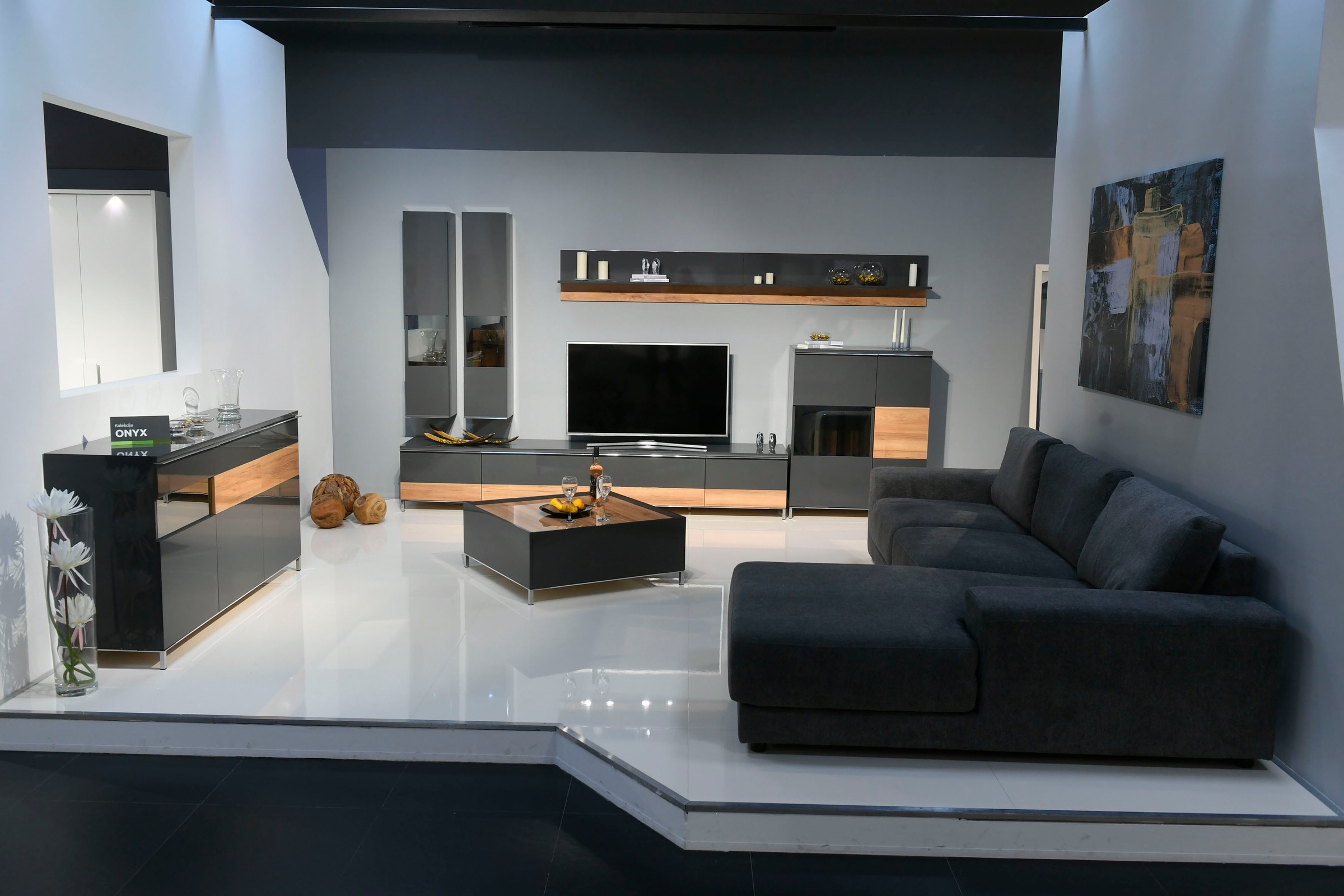 Places of Style Vitrine »Onyx«, (B/H/T): 93,2/116,3/14cm), mit Soft-Close-Funktion