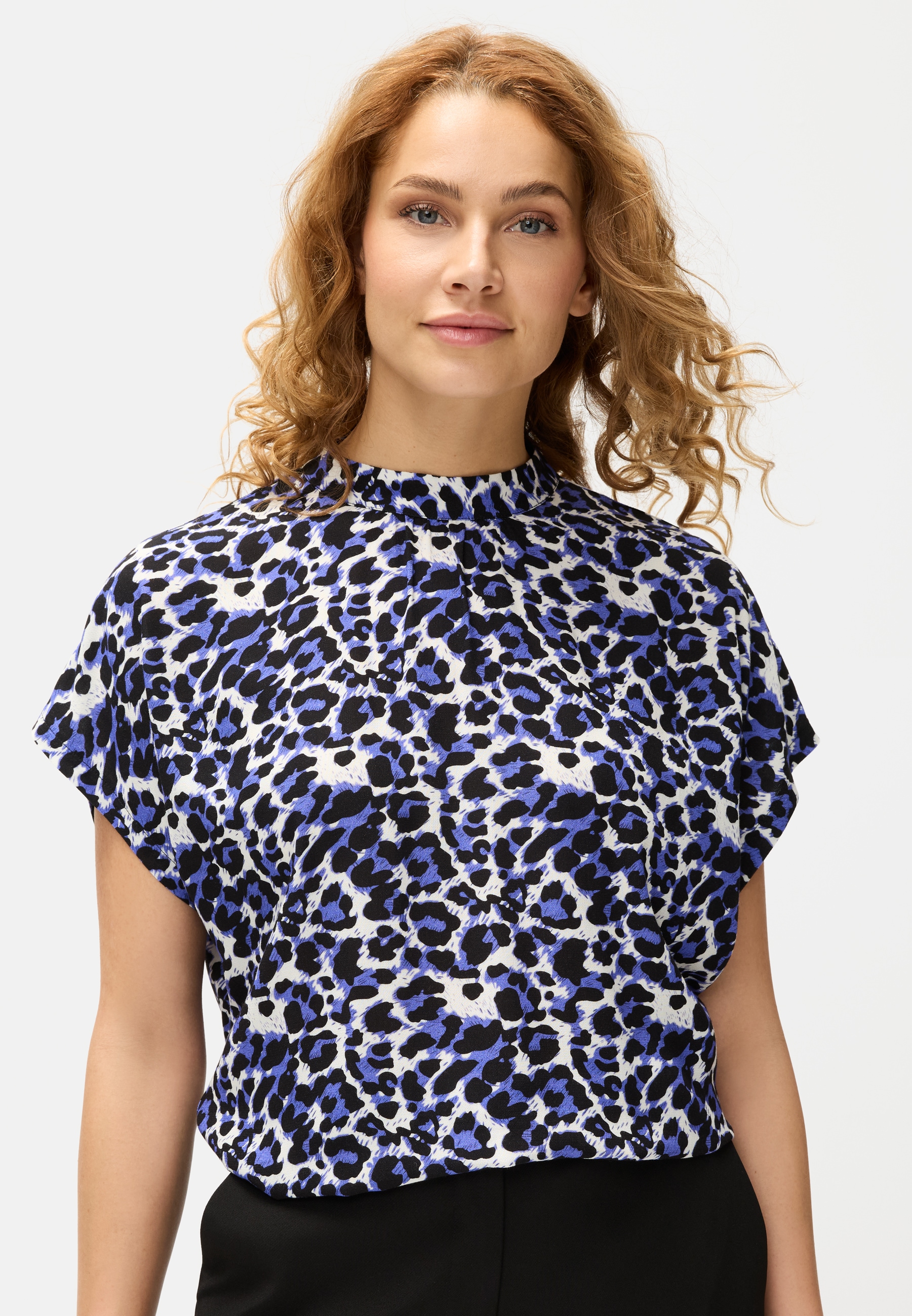 LASCANA Anzughose, in 7/8-Länge, elegante Bügelfaltenhose mit Taschen, Business-Look