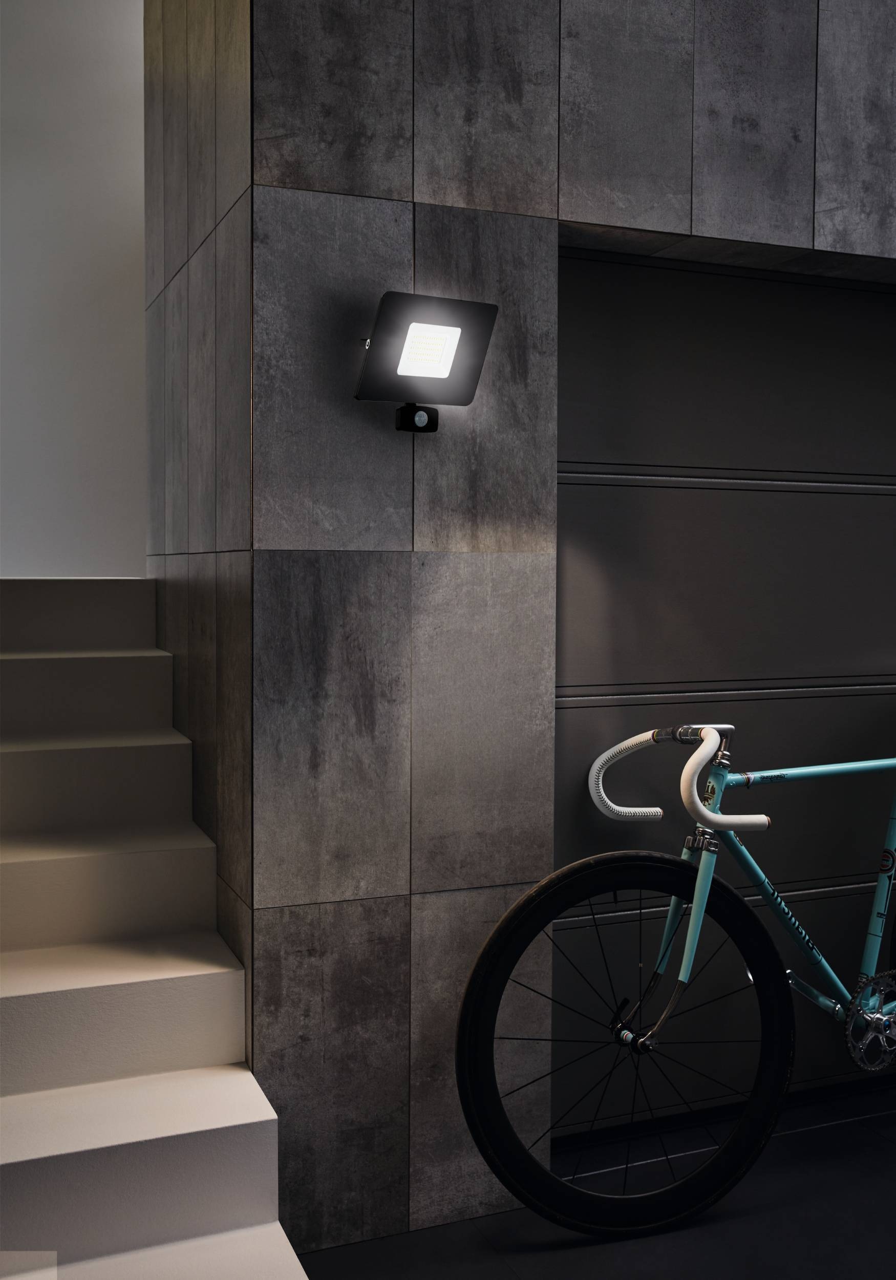 EGLO Wandleuchte »Faedo 3, Außen-Strahler, Außenleuchte, Wandstrahler, IP44, Lampe« LED-Modul 1 Stk. Kaltweiß Wand-/Deckenleuchte - L20,5 x H20 x AL5 cm - schwarz - 53W inkl.