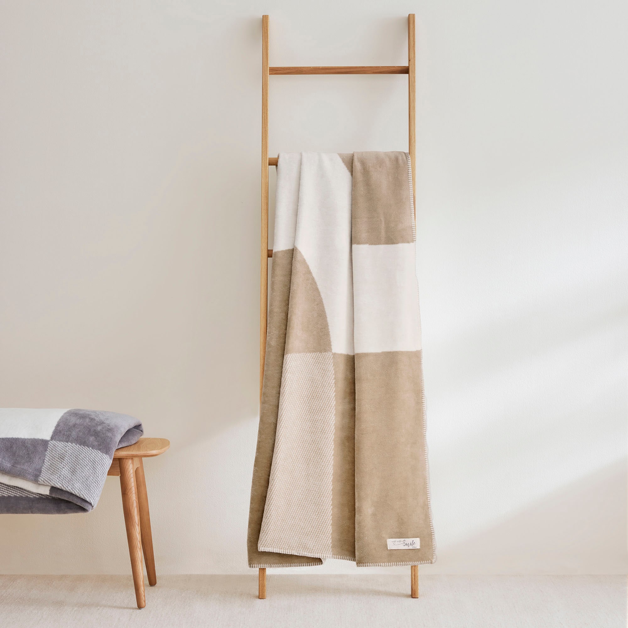 s.Oliver Wohndecke »Kuscheldecke s.Oliver«, mit abstraktem Design