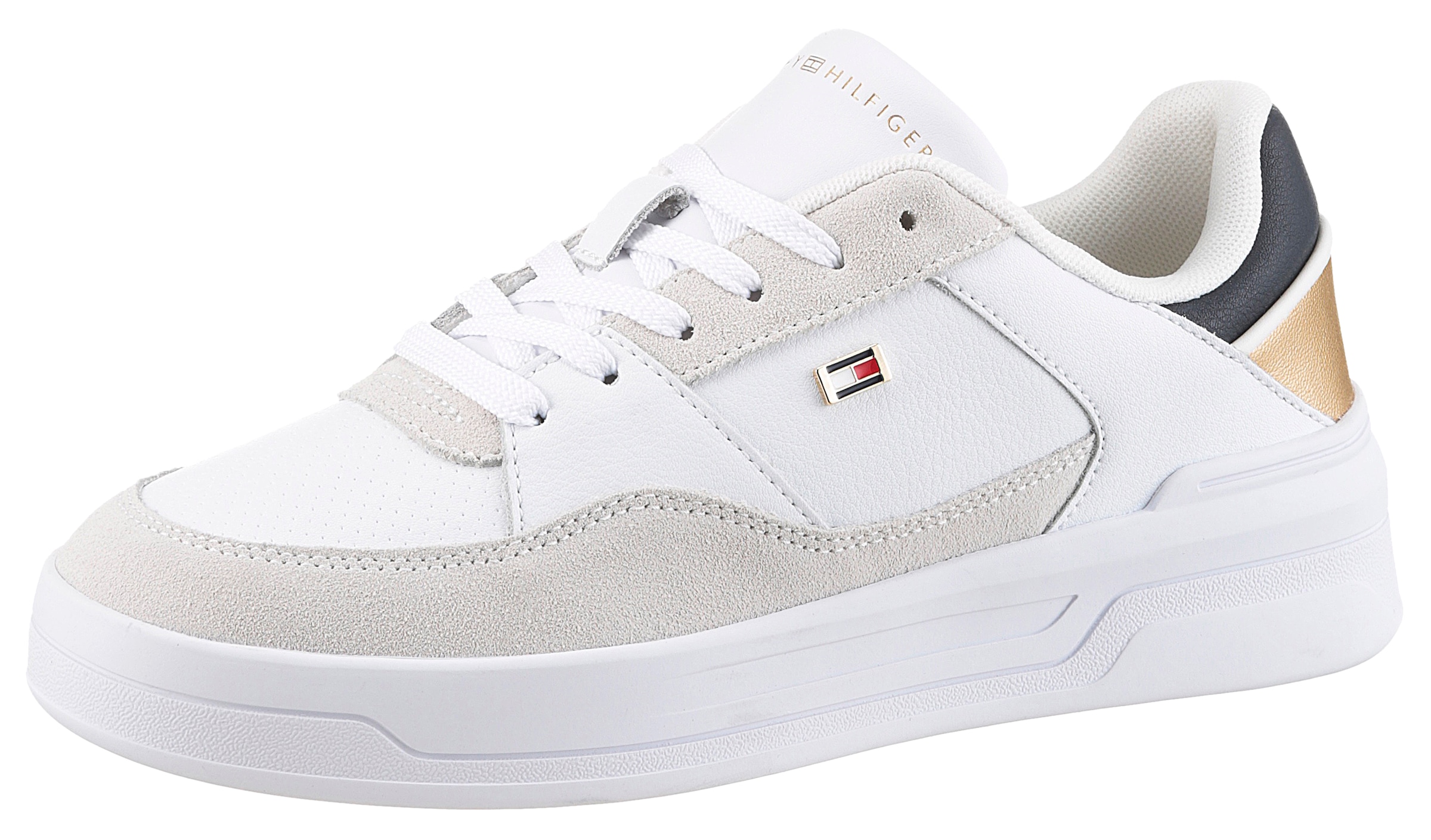 Tommy Hilfiger Plateausneaker »ESSENT BASKET SNEAKER METALLIC«, Freizeitschuh, Halbschuh, Schnürschuh mit seitlicher Logoflagge